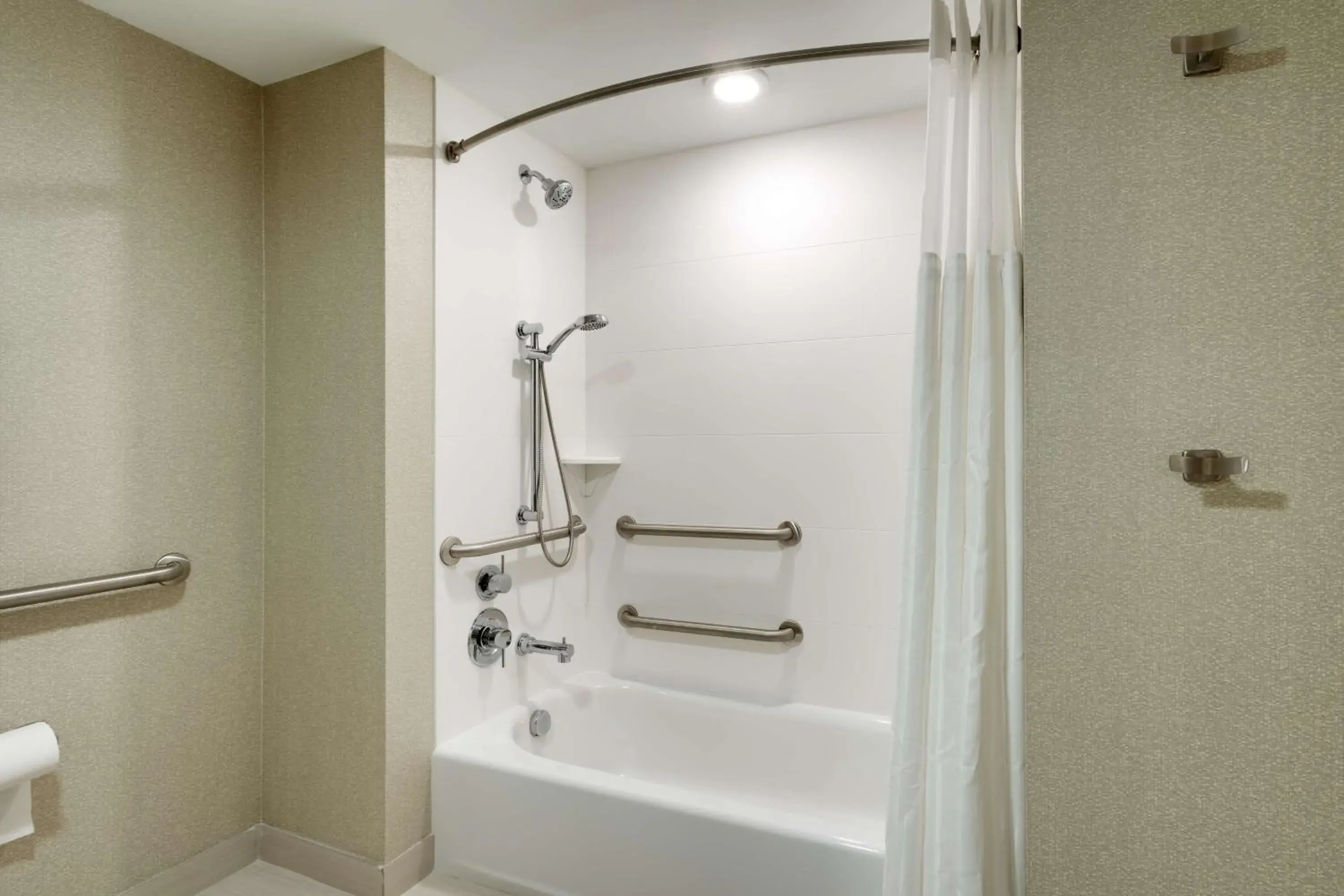 King Room with Mountain View - Mobility Access with Tub in Hilton Garden Inn Lehi King Room with Mountain View - Mobility Access with Tub in Hilton Garden Inn Lehi