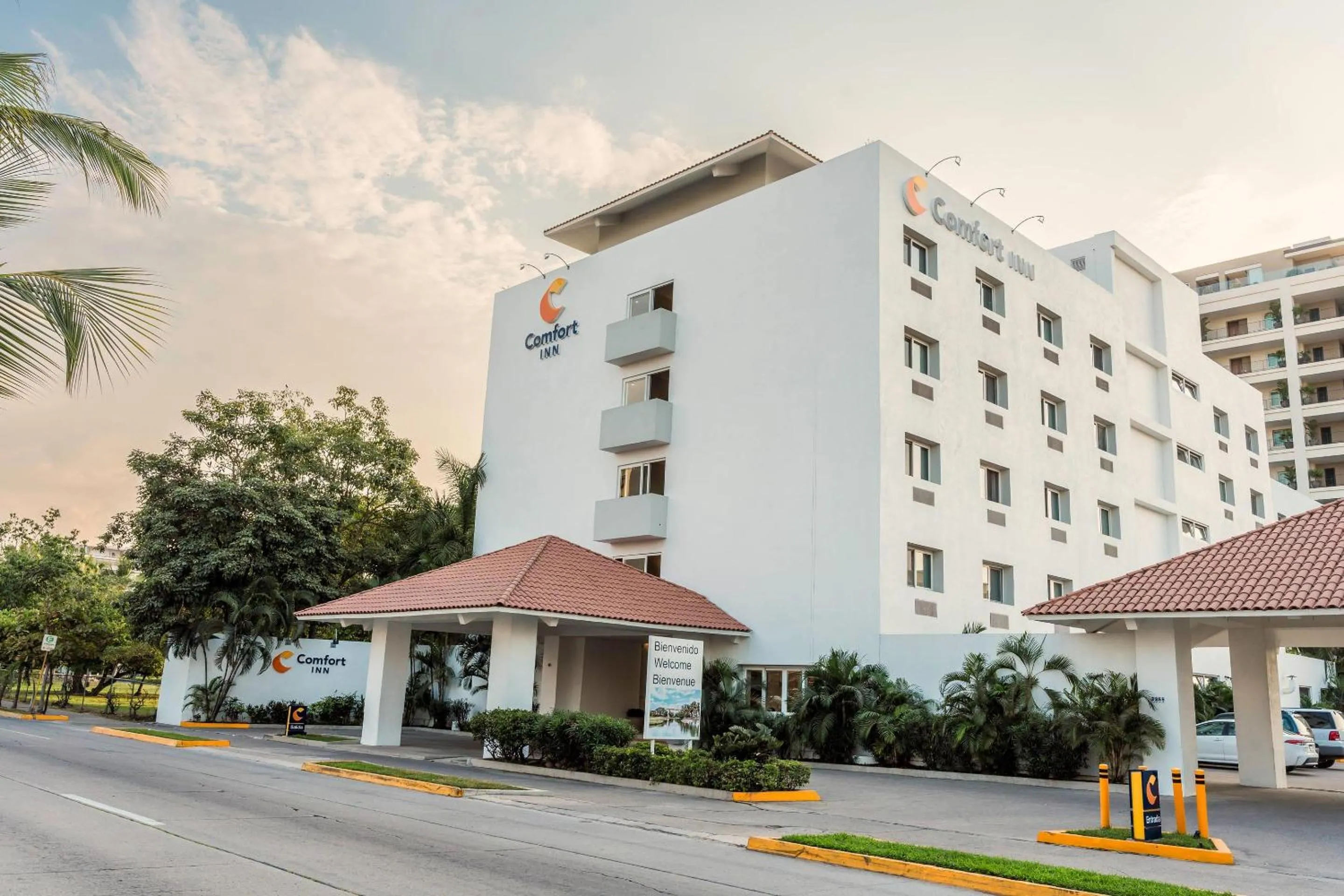Property building in Comfort Inn Puerto Vallarta Golfside & Marina
