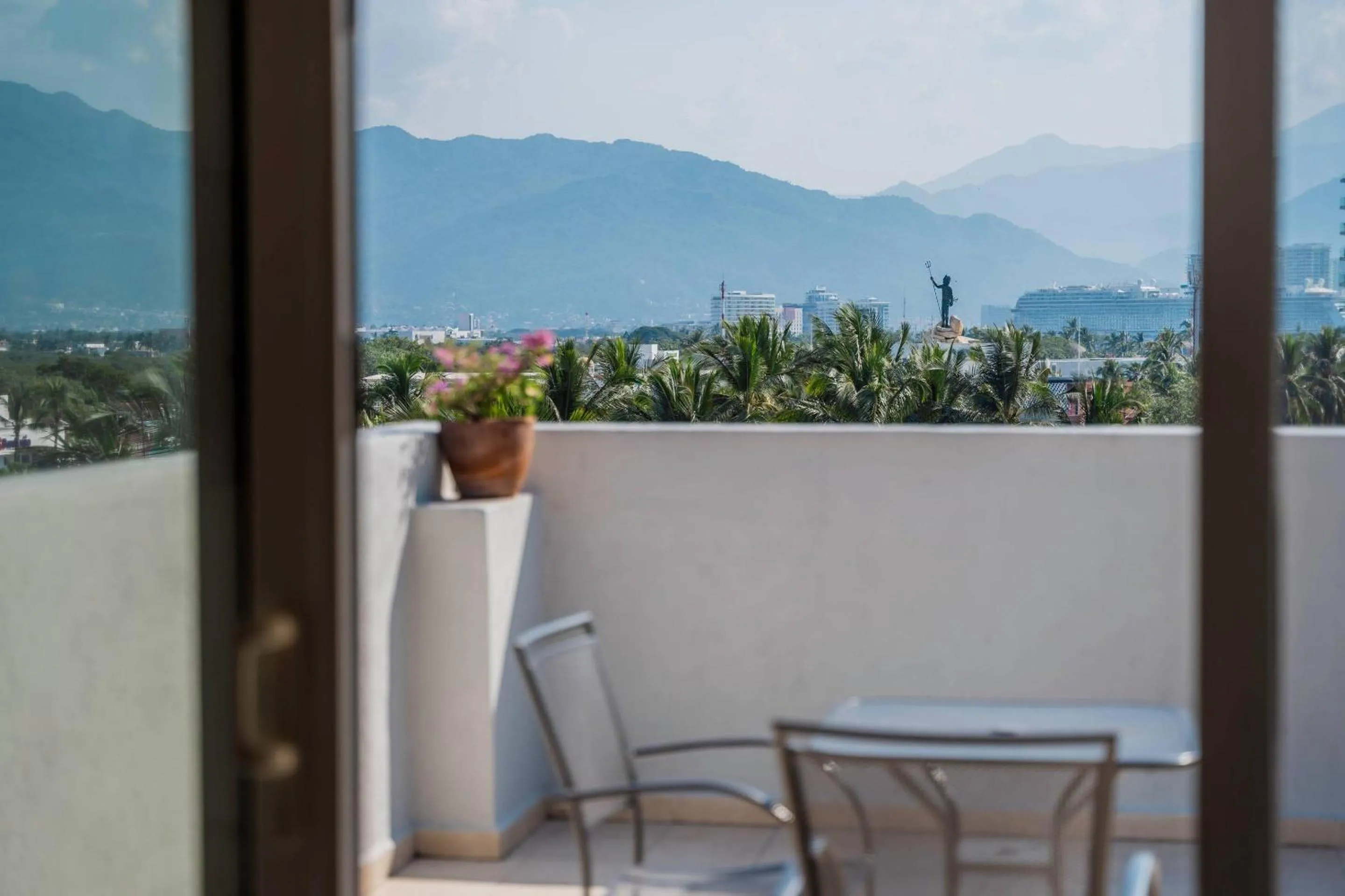 Bedroom in Comfort Inn Puerto Vallarta Golfside & Marina