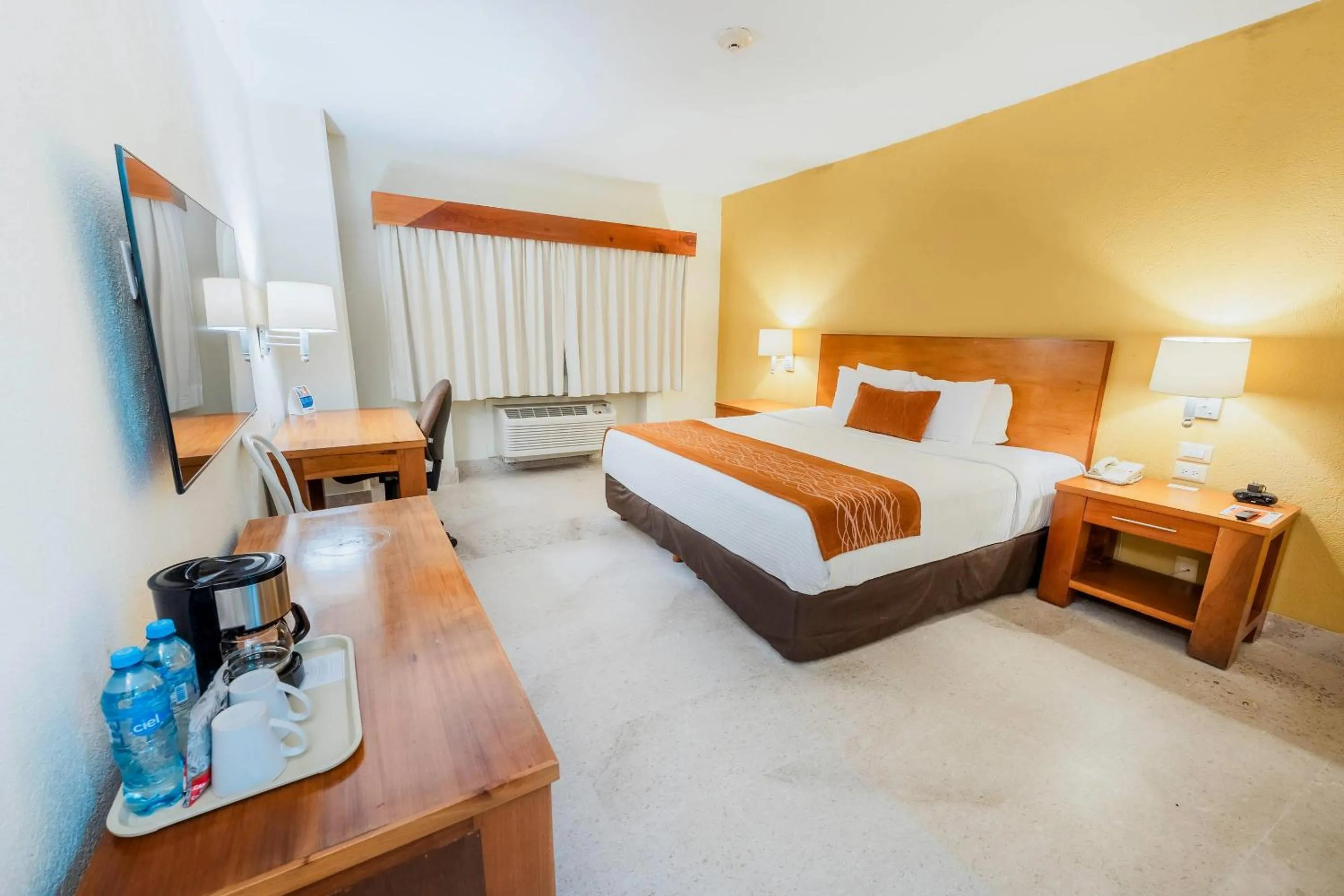 Bedroom, Bed in Comfort Inn Puerto Vallarta Golfside & Marina