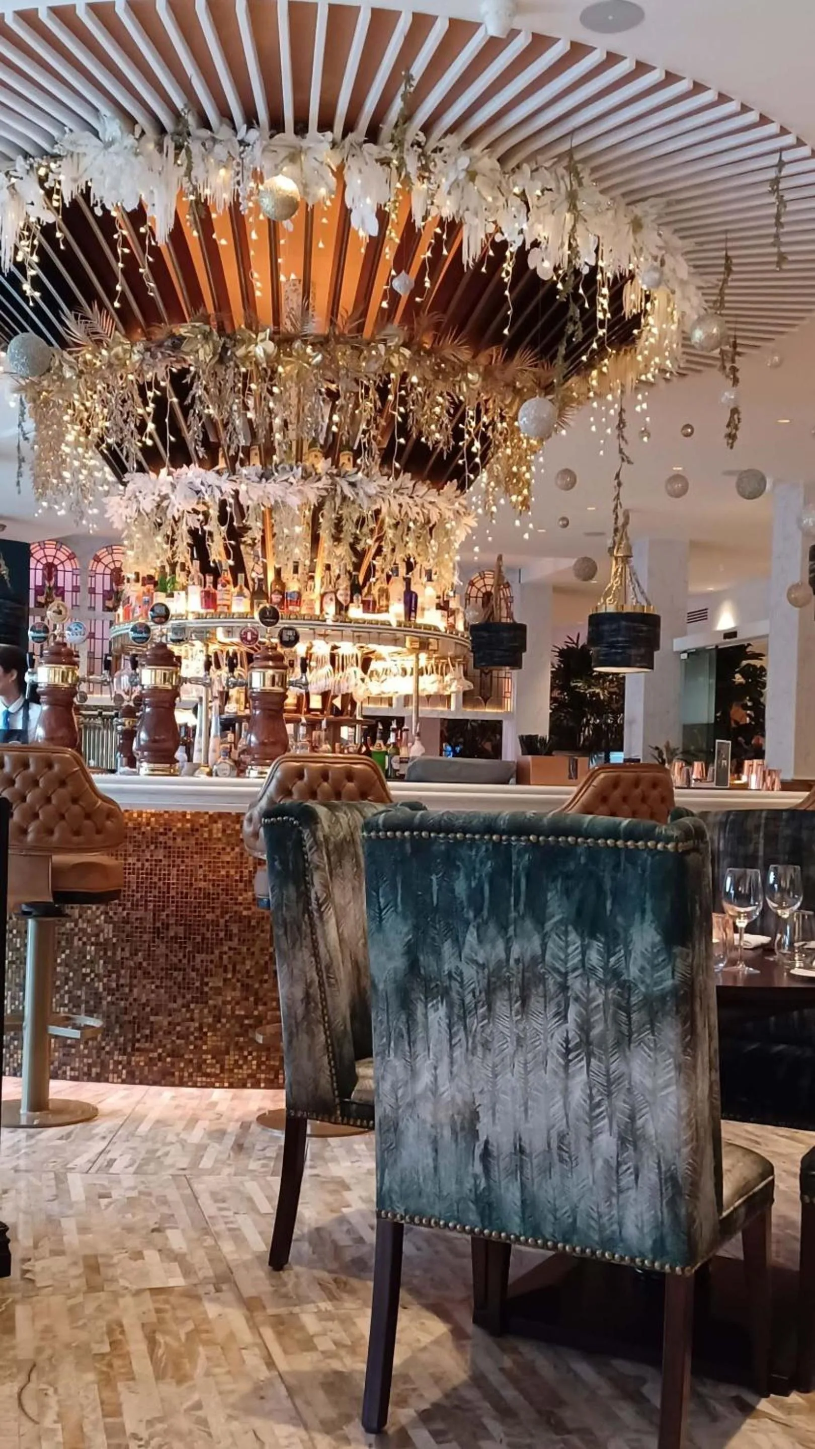 Restaurant/places to eat in Lawlors Hotel