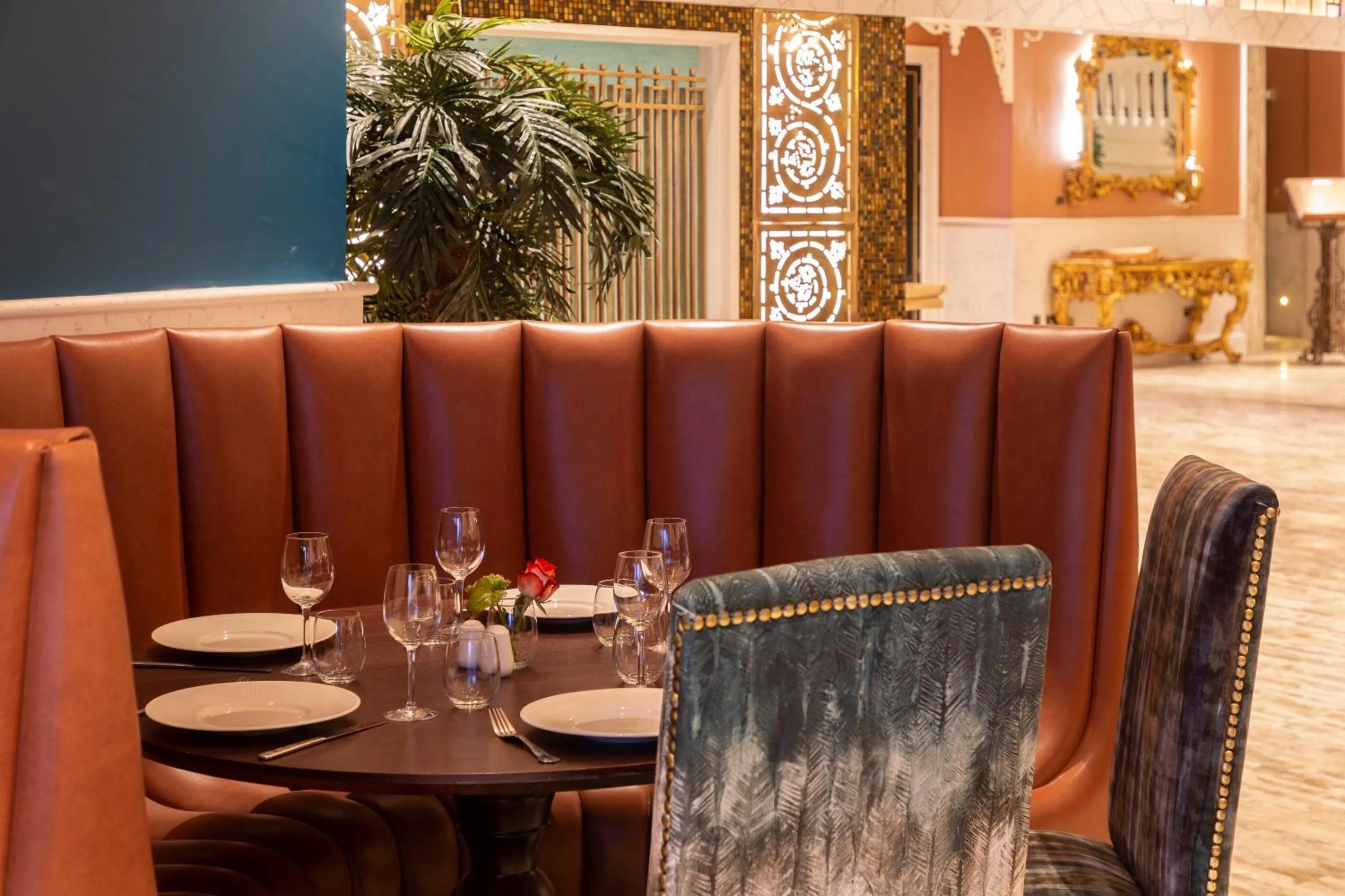 Restaurant/places to eat in Lawlors Hotel