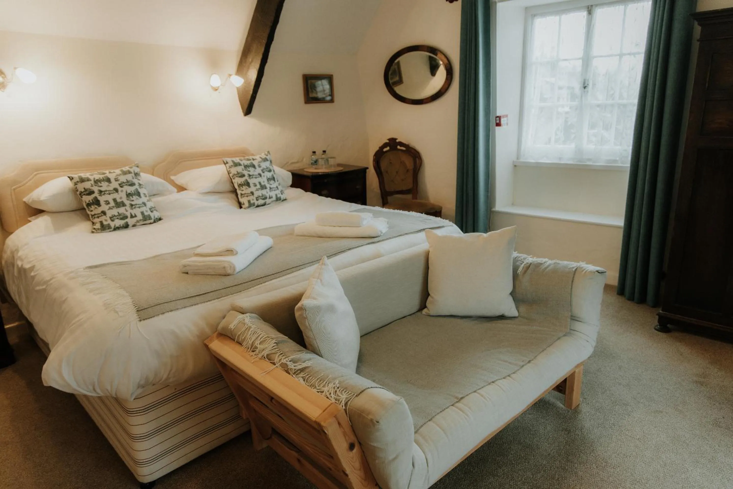 Bedroom, Bed in The Half Moon Inn