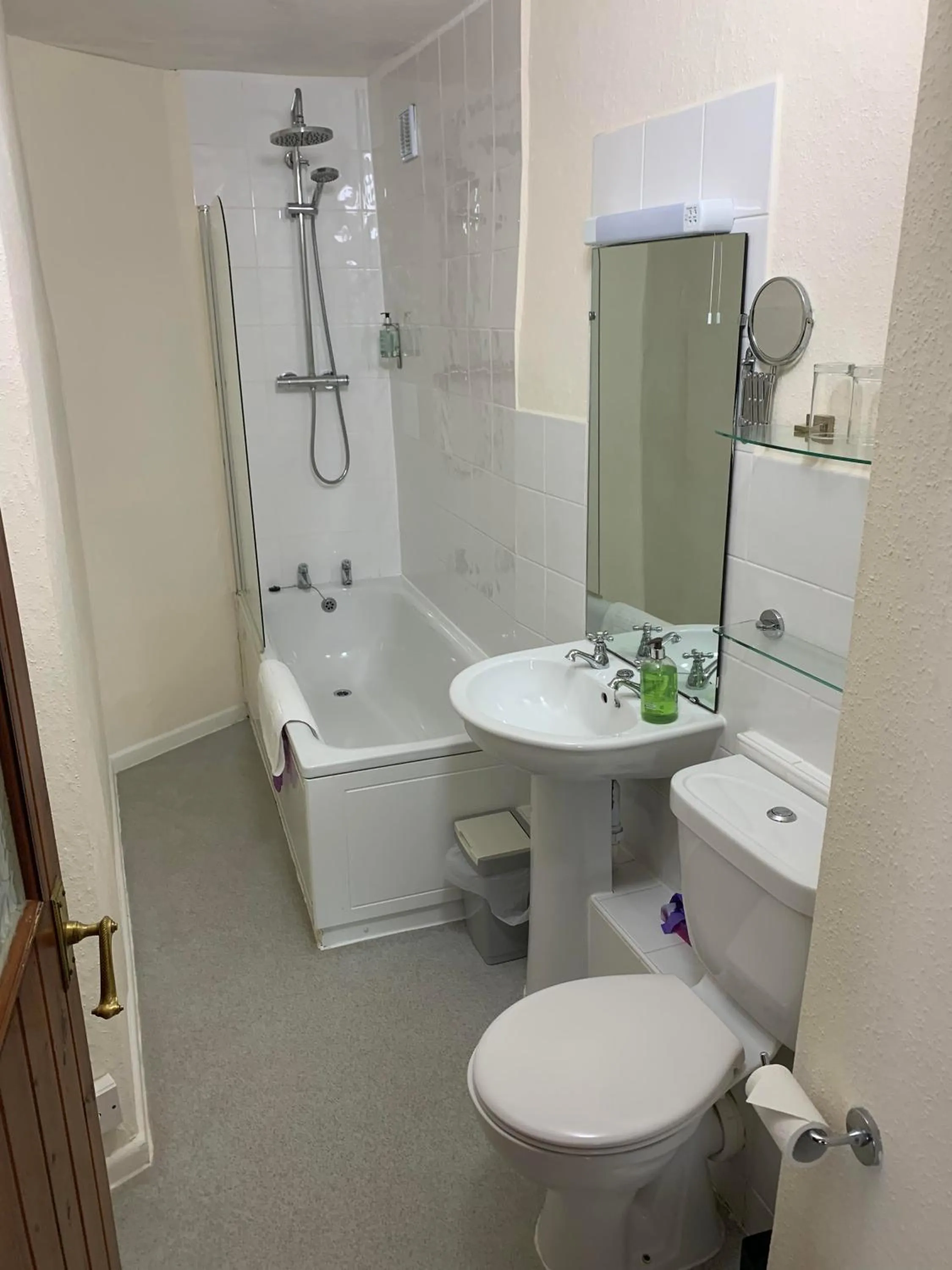 Shower in Half Moon Inn