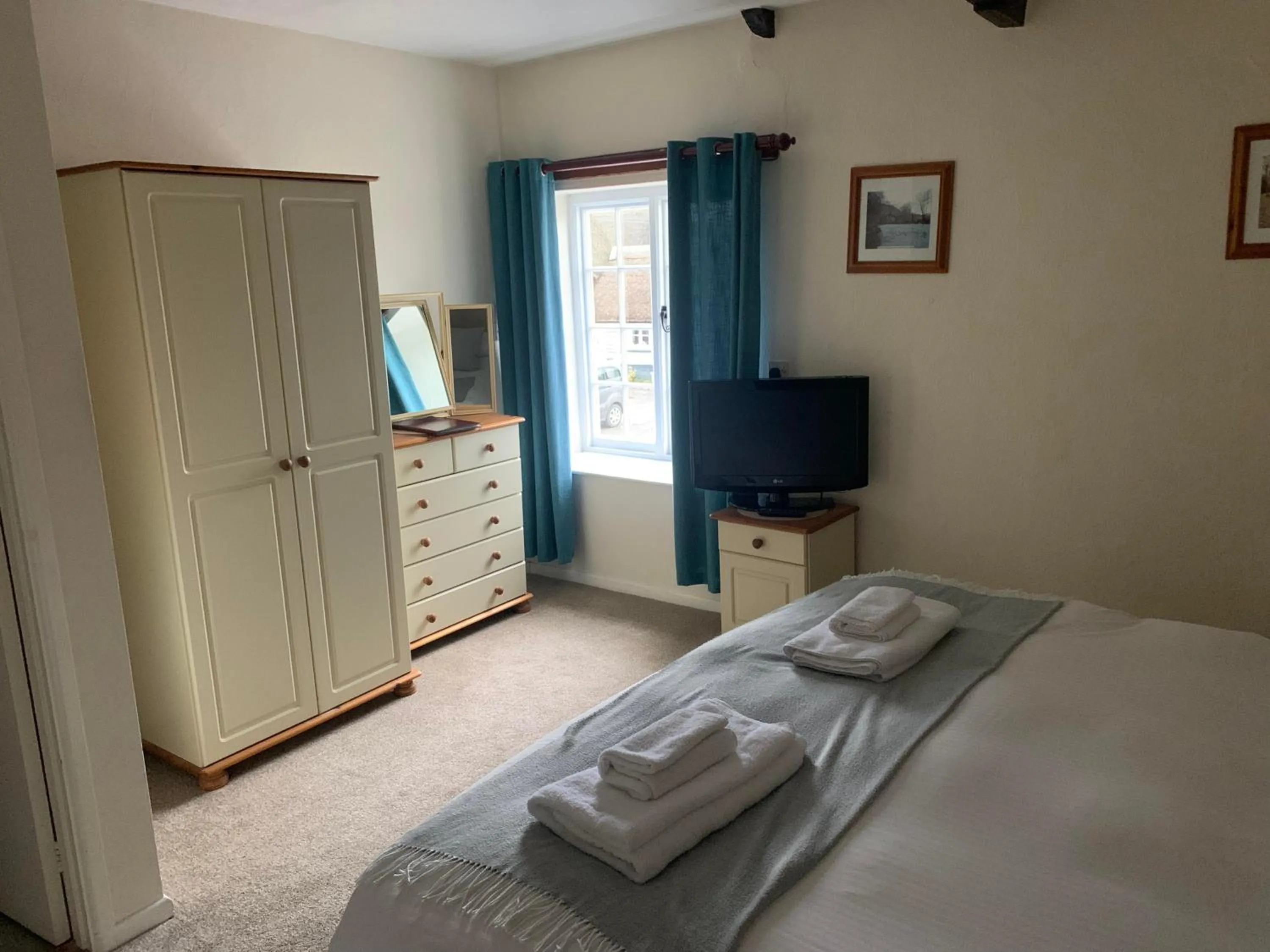 Bed in Half Moon Inn