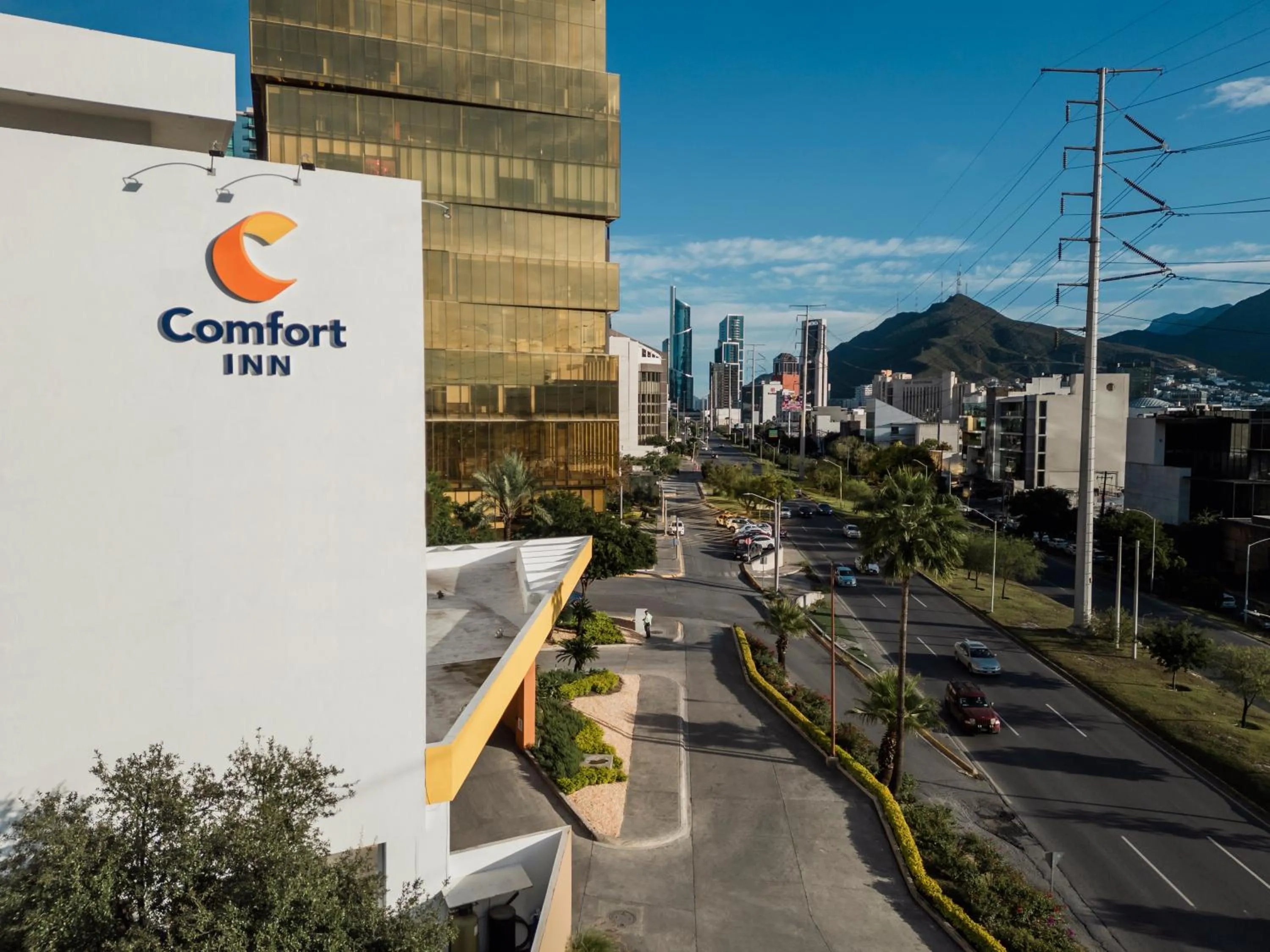 Property building in Comfort Inn Monterrey Valle