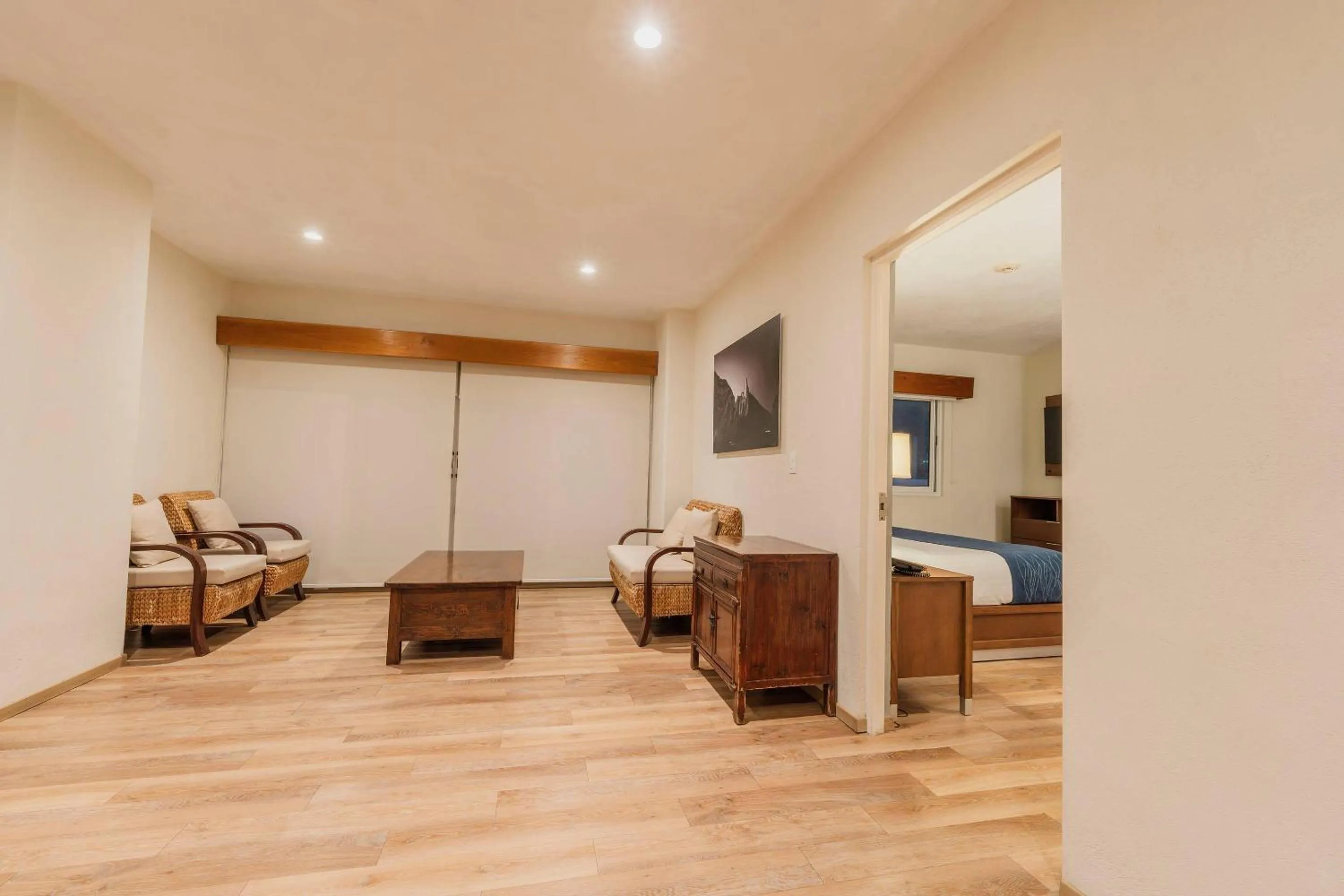 Bedroom, Bed in Comfort Inn Monterrey Valle