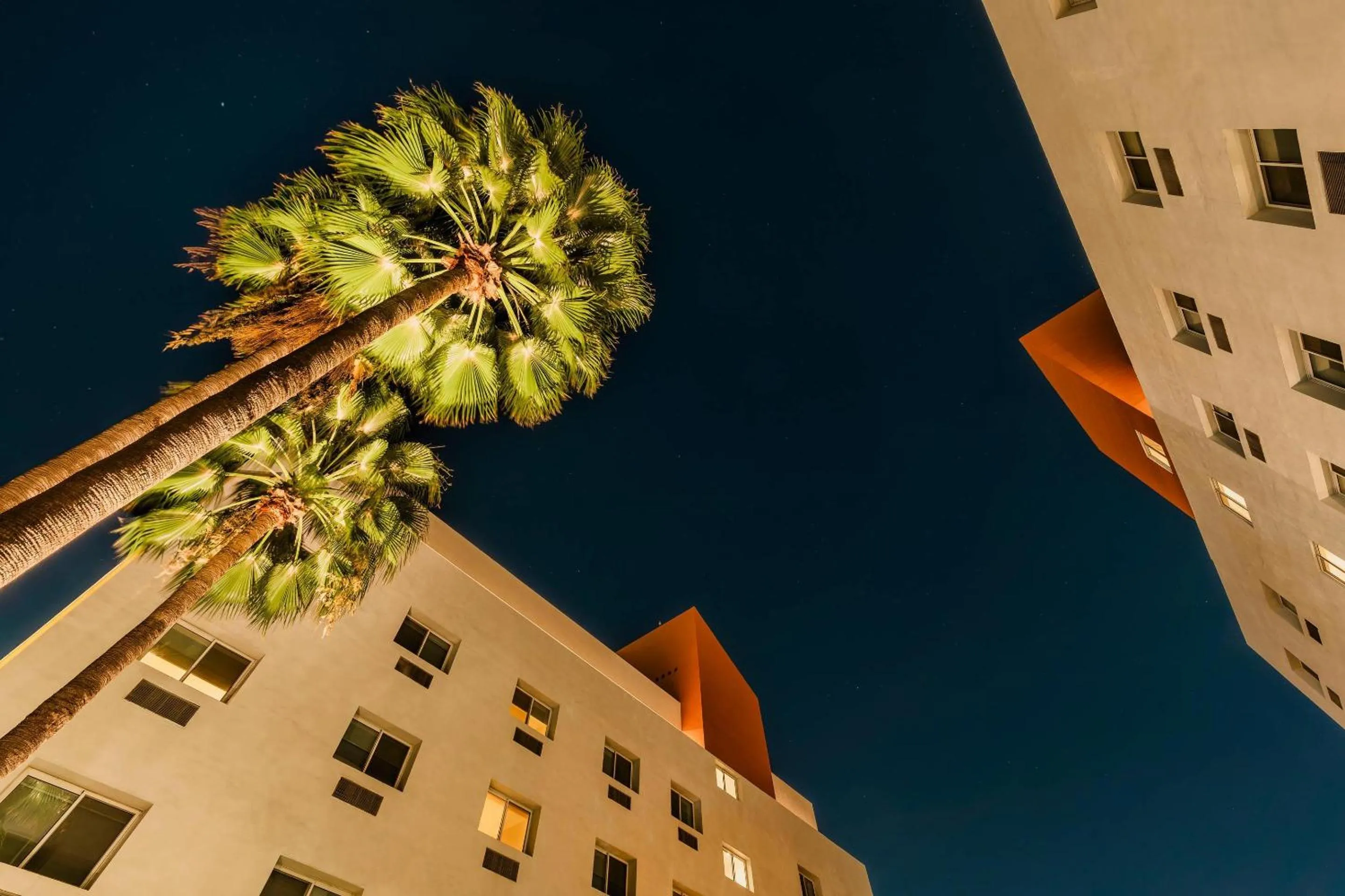 Property building in Comfort Inn Monterrey Valle