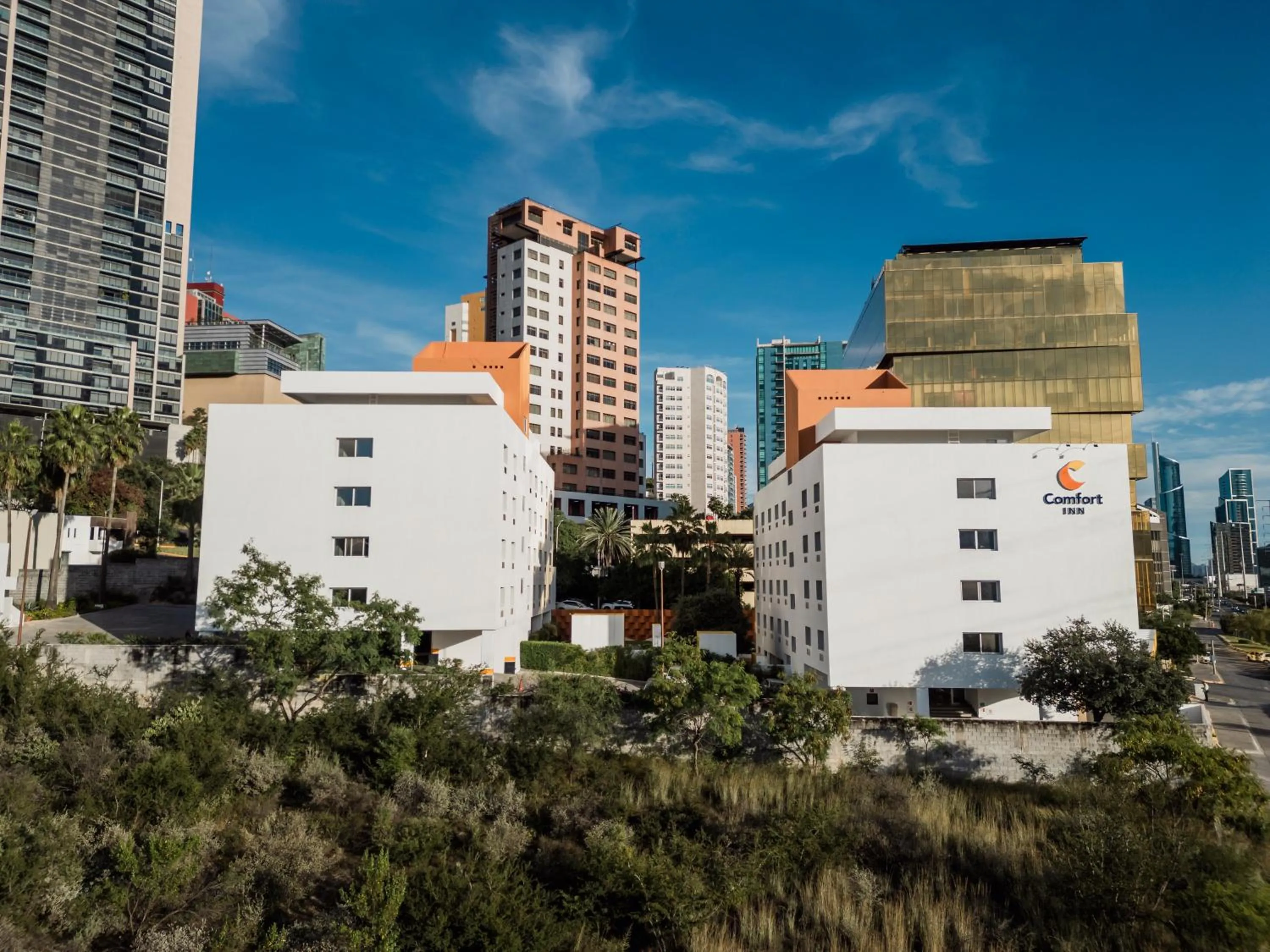 Property building in Comfort Inn Monterrey Valle