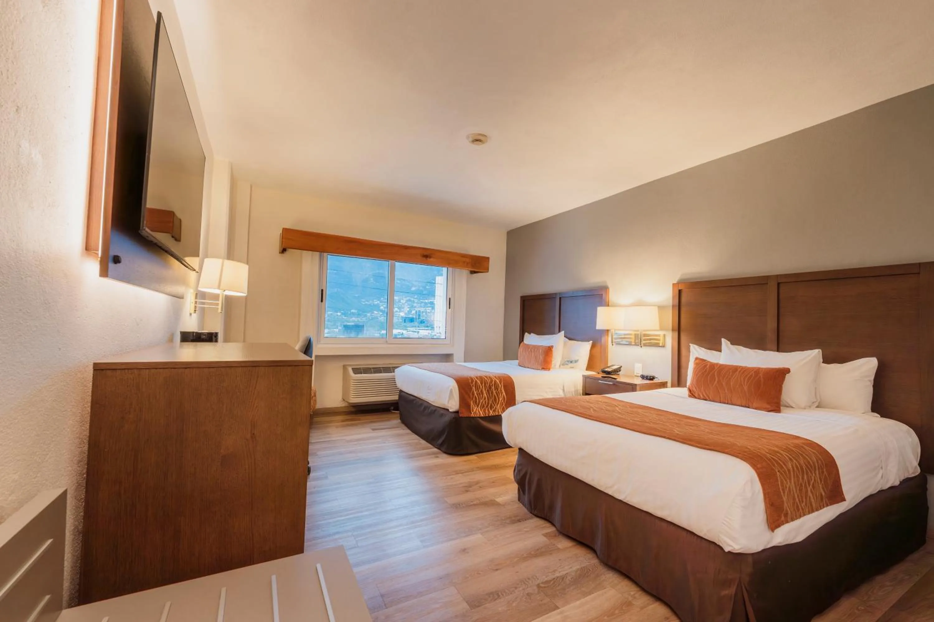 Bedroom, Bed in Comfort Inn Monterrey Valle