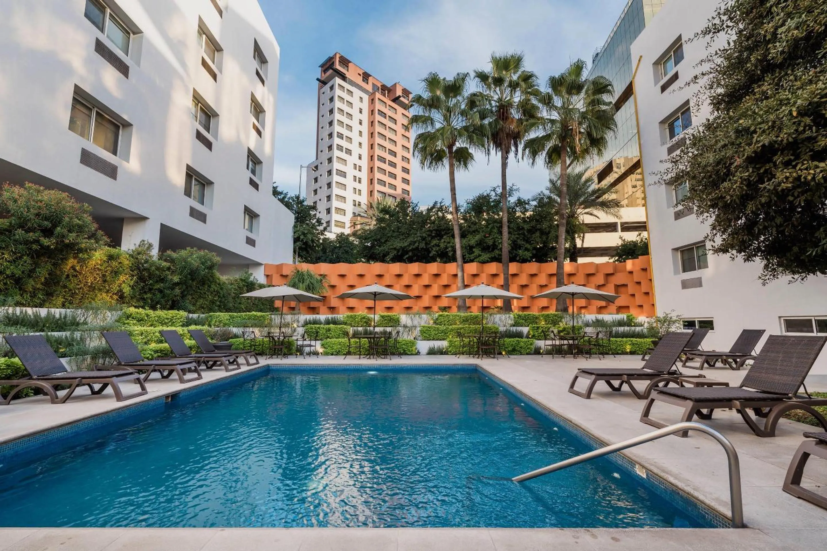 Swimming pool in Comfort Inn Monterrey Valle