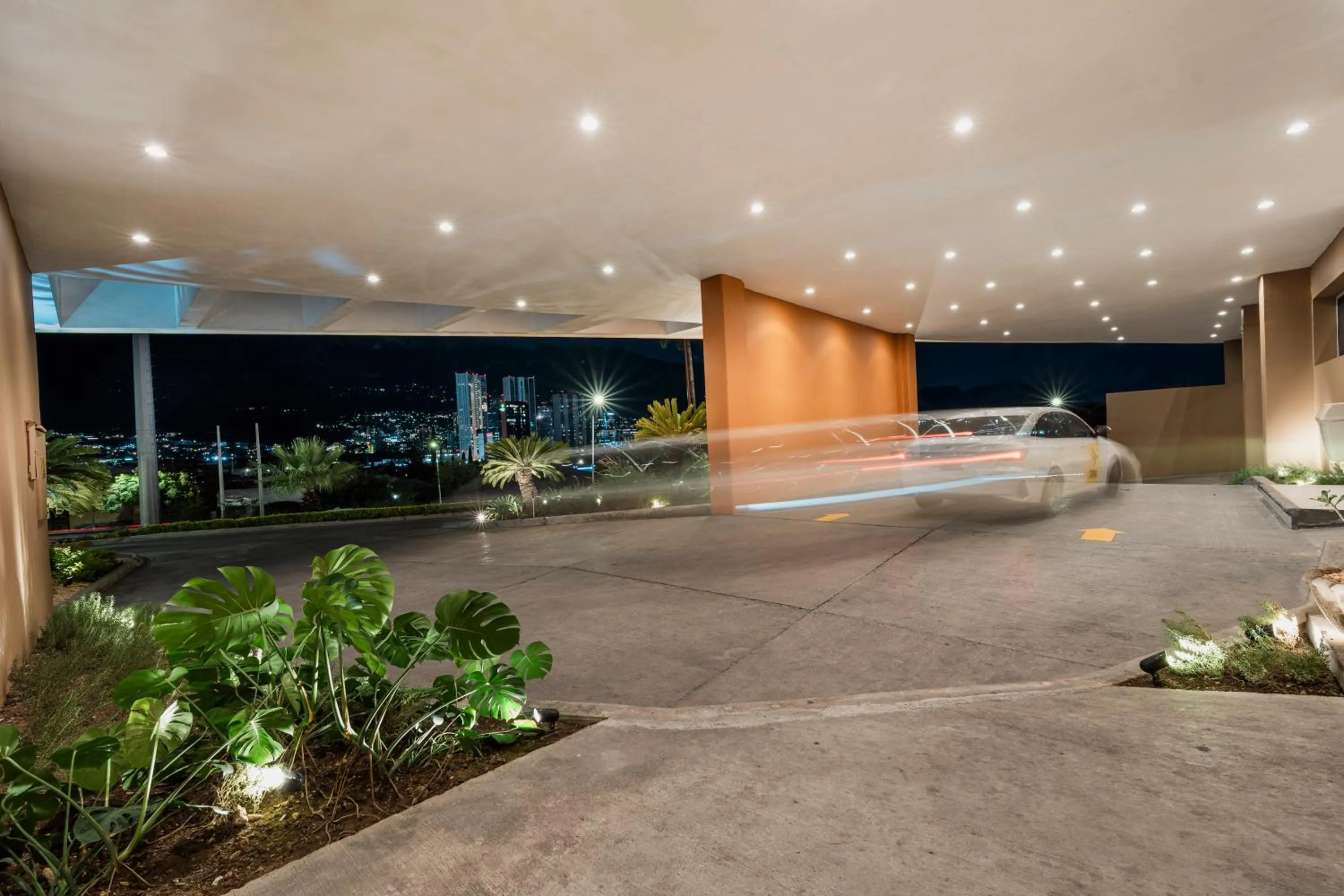 Property building in Comfort Inn Monterrey Valle