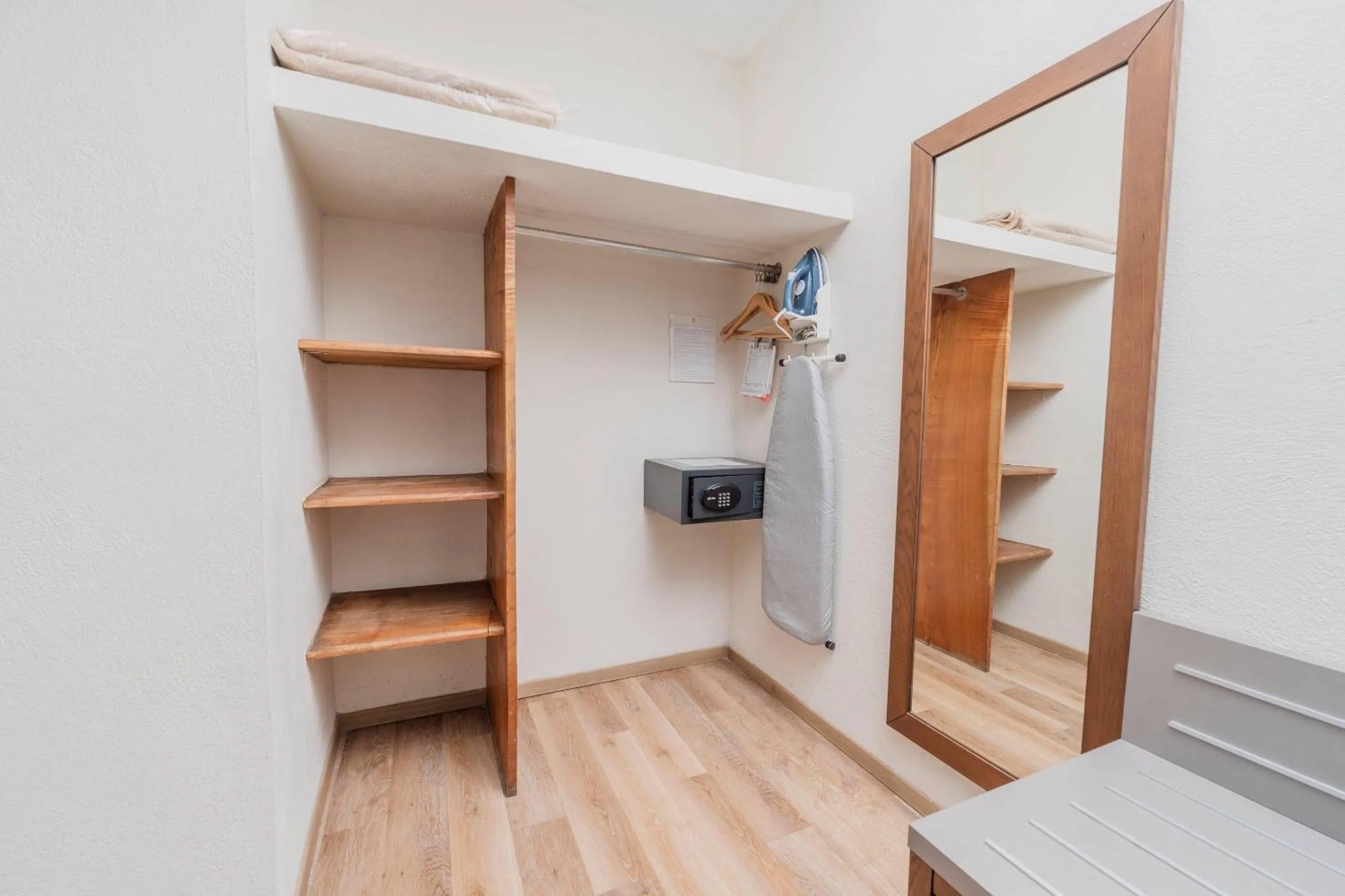 Bedroom in Comfort Inn Monterrey Valle