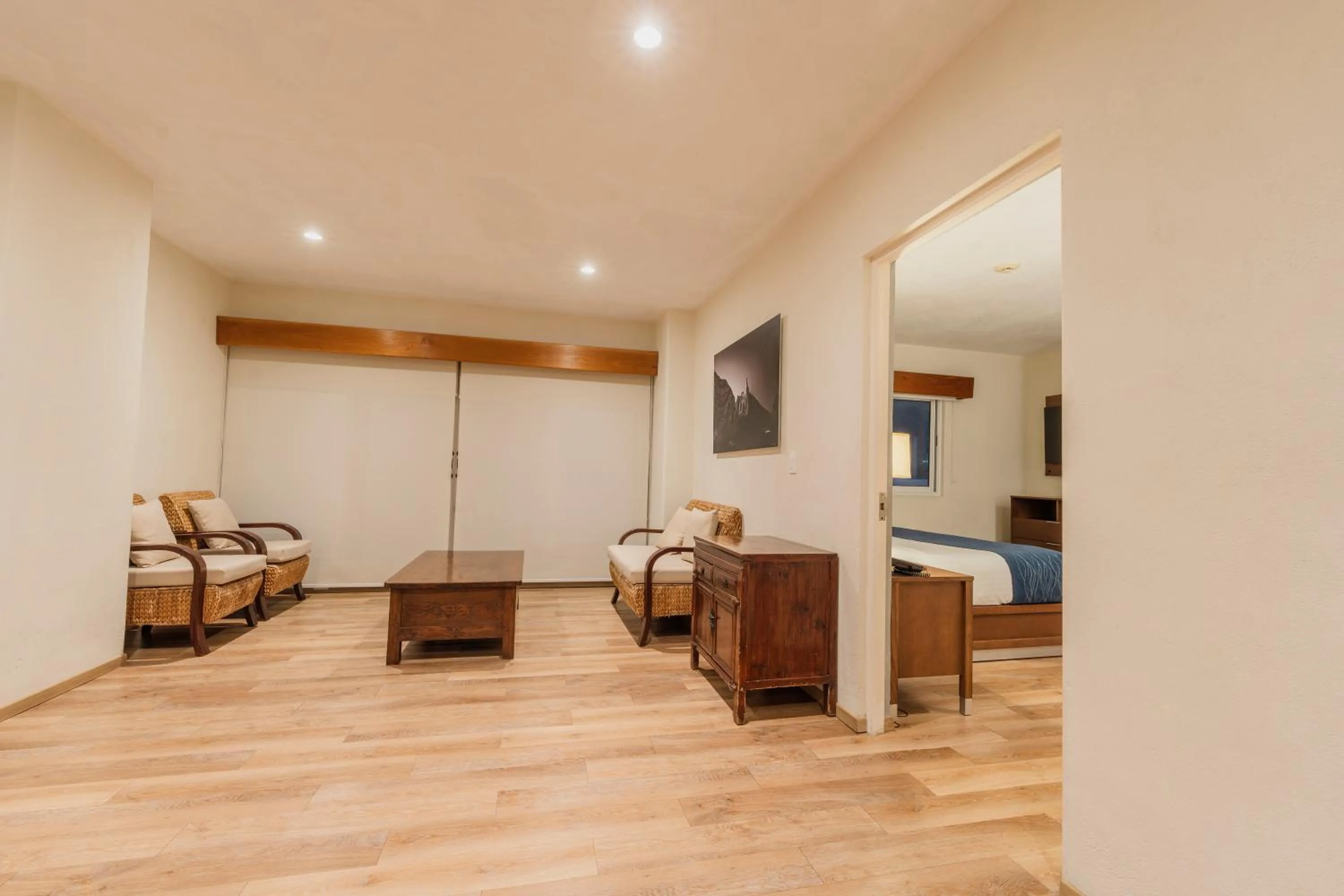 Bedroom, Bed in Comfort Inn Monterrey Valle