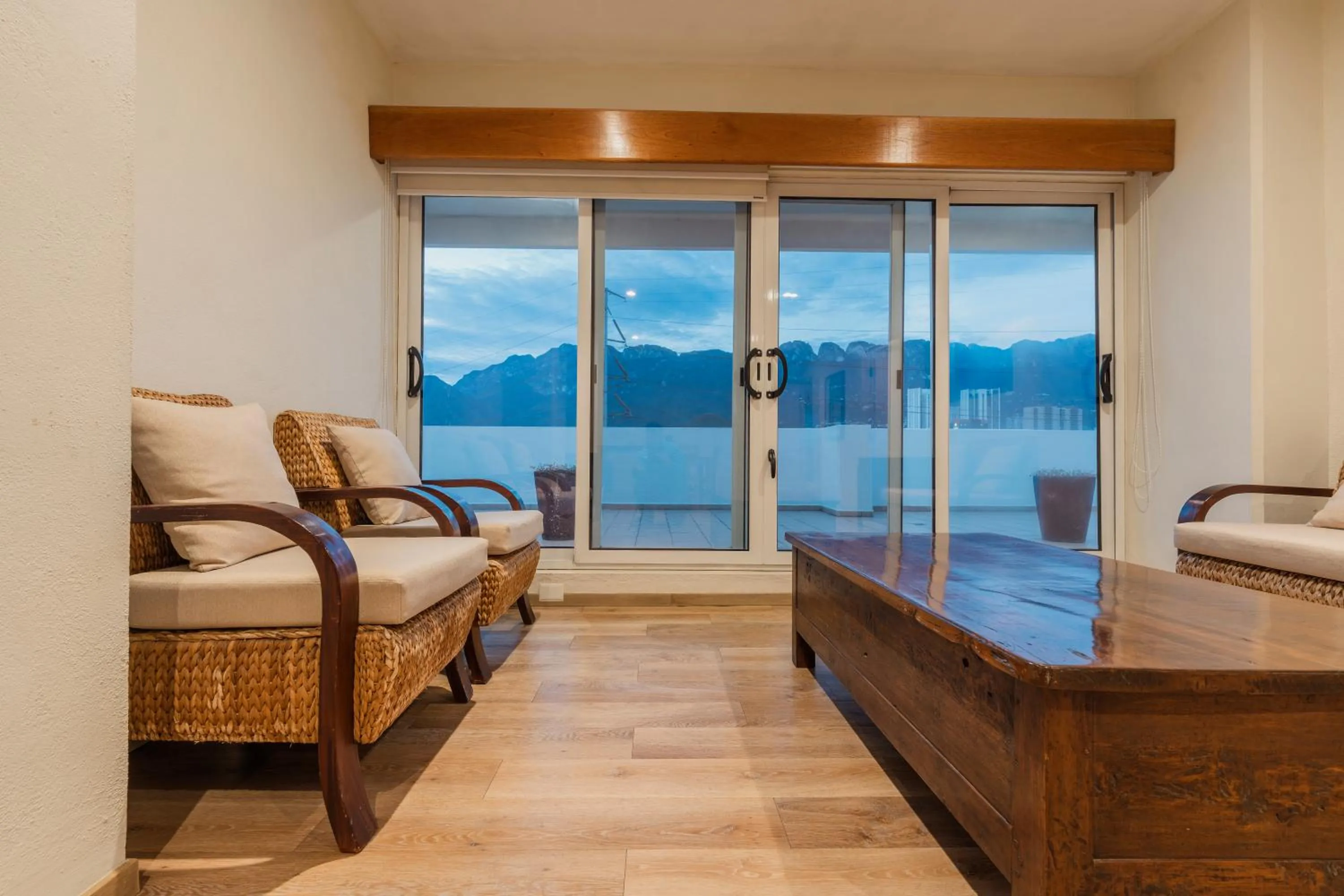 Living room in Comfort Inn Monterrey Valle