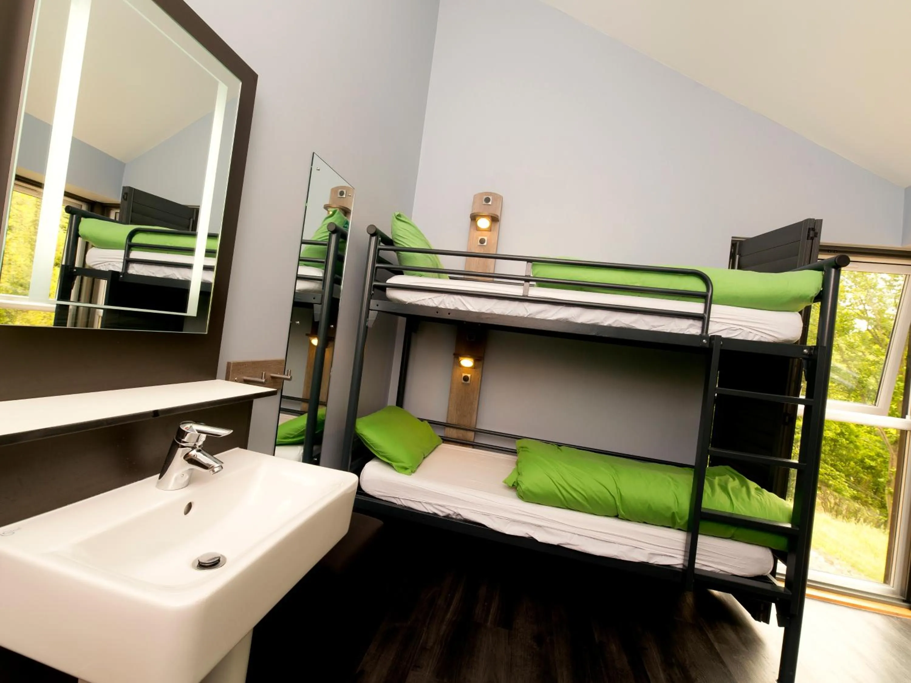 Bedroom, Bed in YHA Boggle Hole