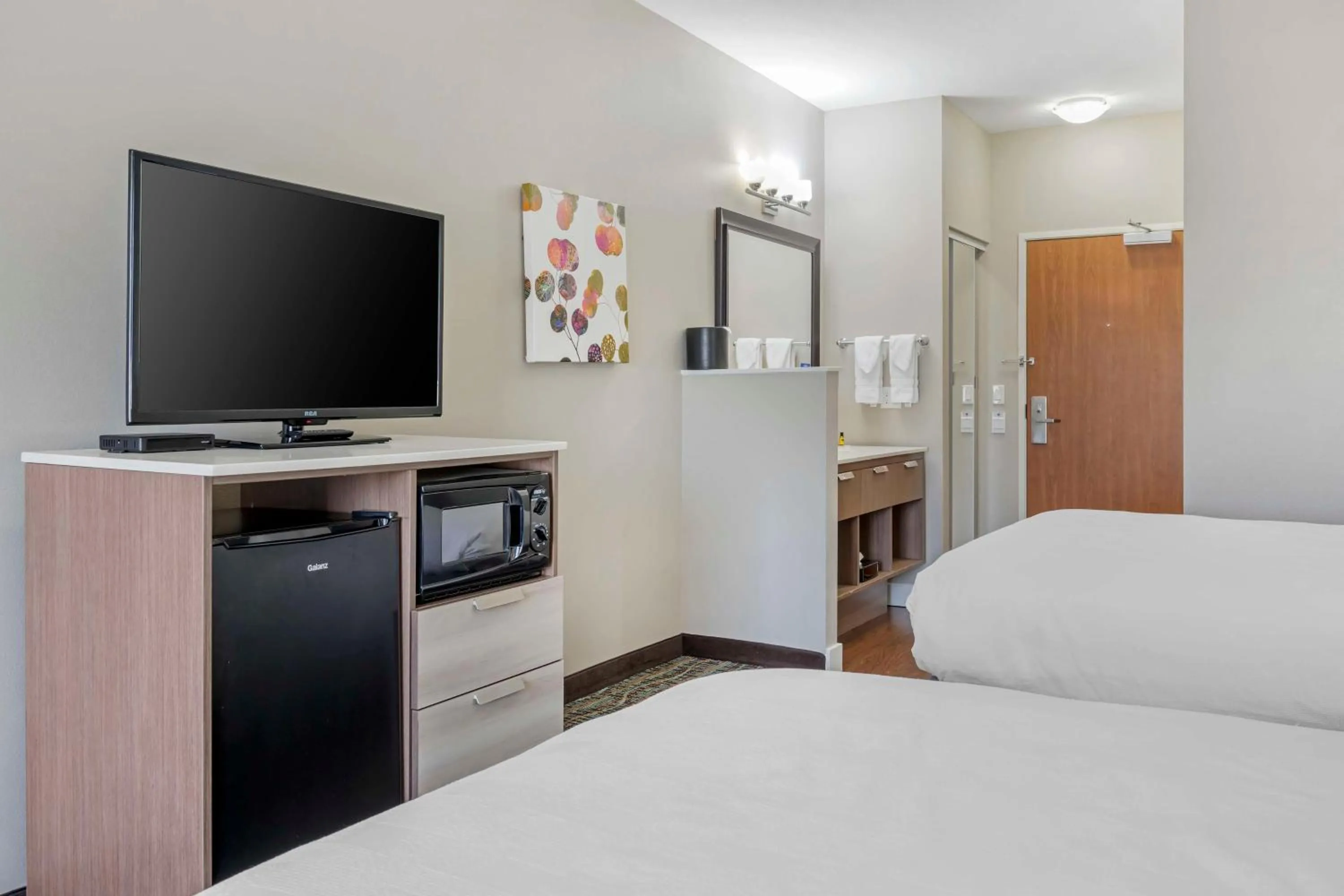 Bedroom, Bed in Best Western PLUS Peppertree Inn at Omak