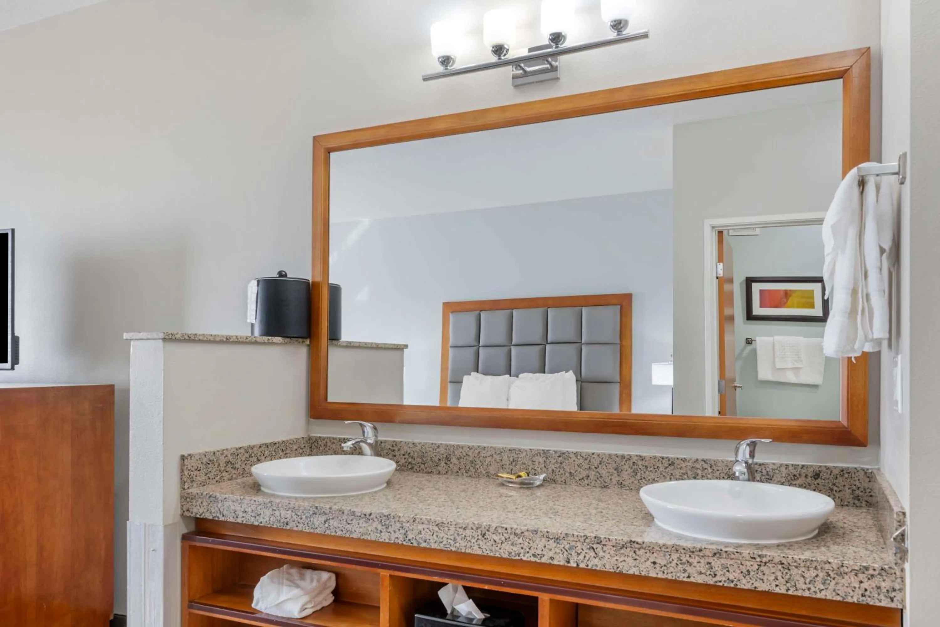 Bathroom in Best Western PLUS Peppertree Inn at Omak