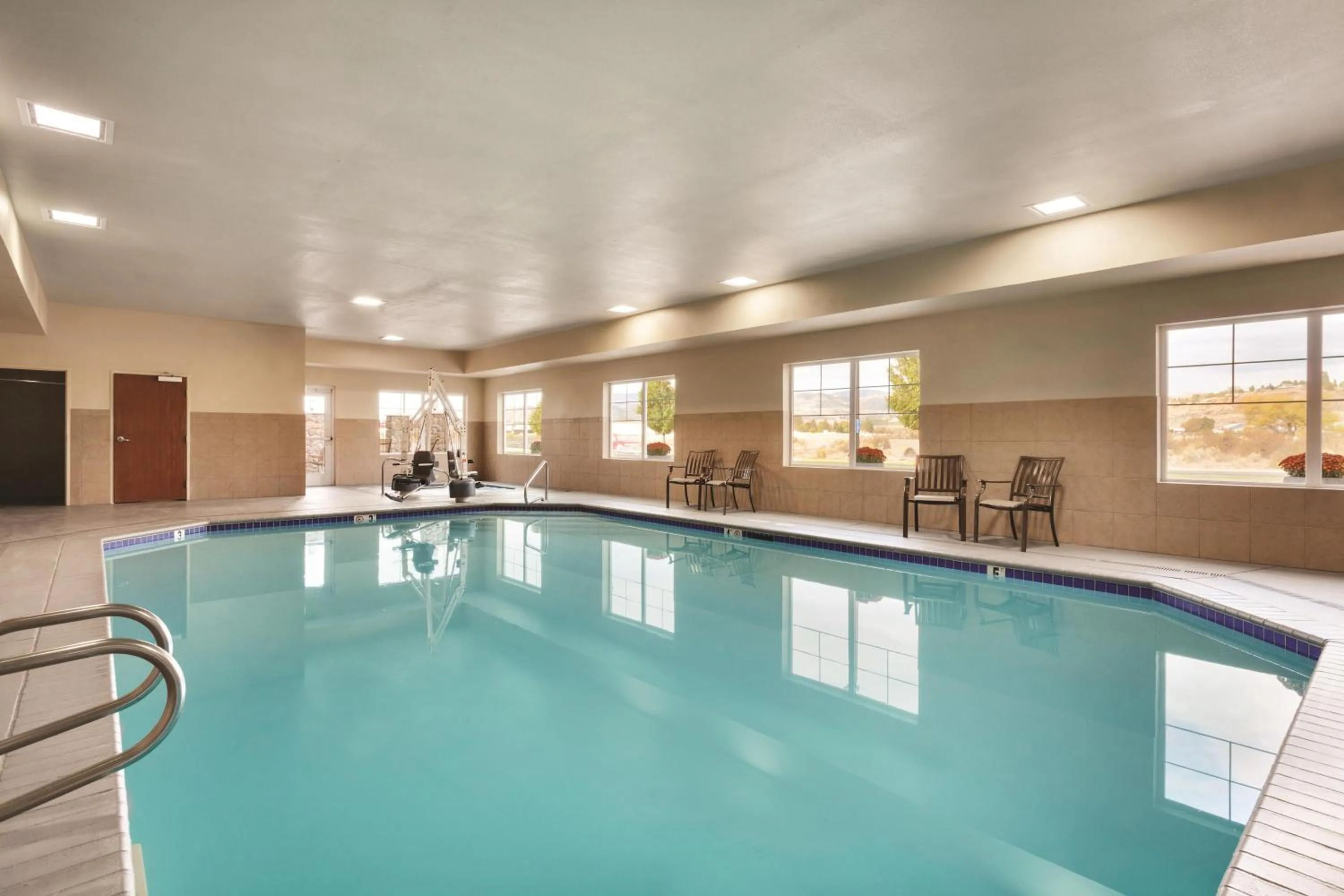 Swimming pool in Best Western PLUS Peppertree Inn at Omak
