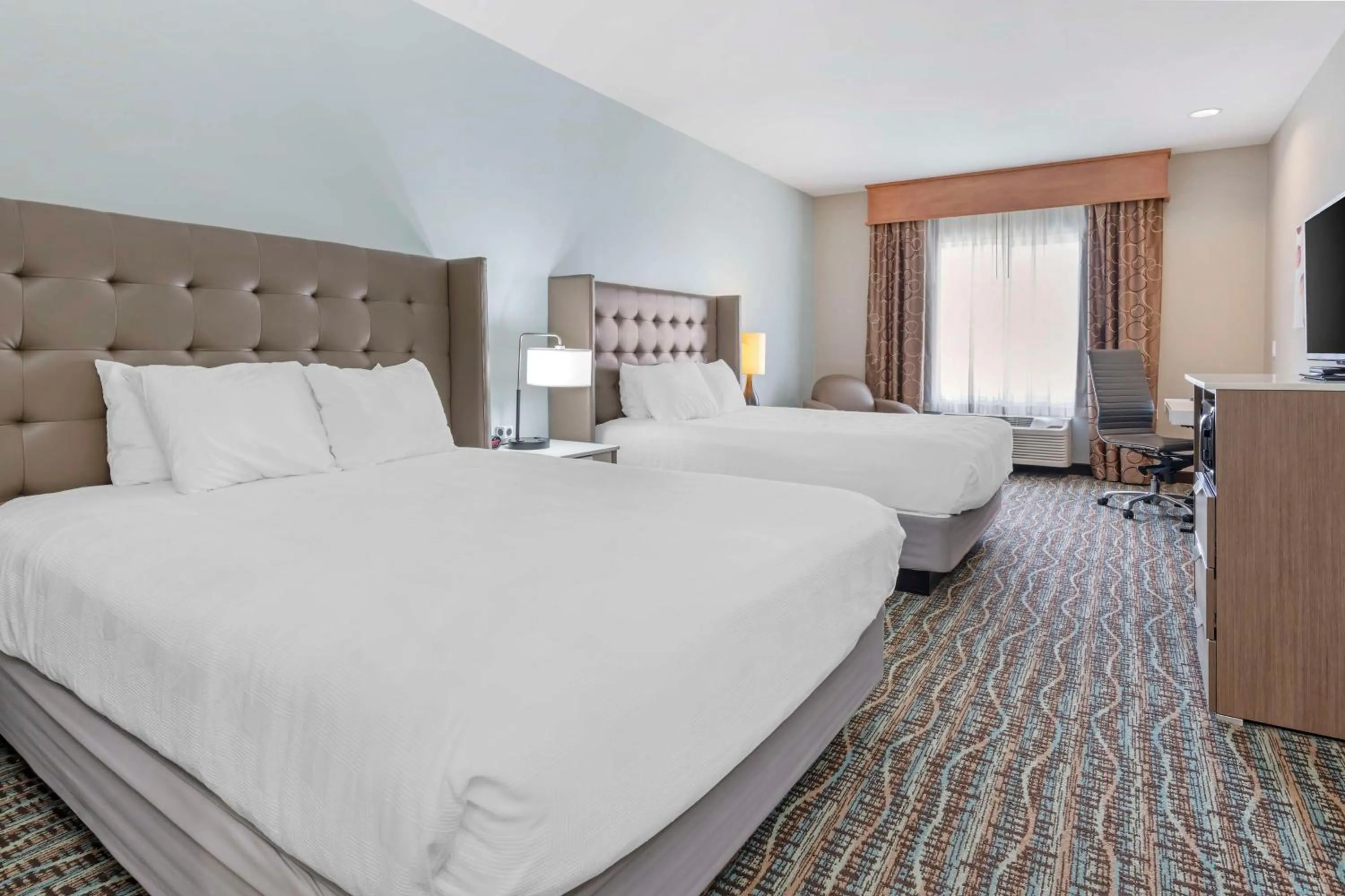 Bedroom, Bed in Best Western PLUS Peppertree Inn at Omak