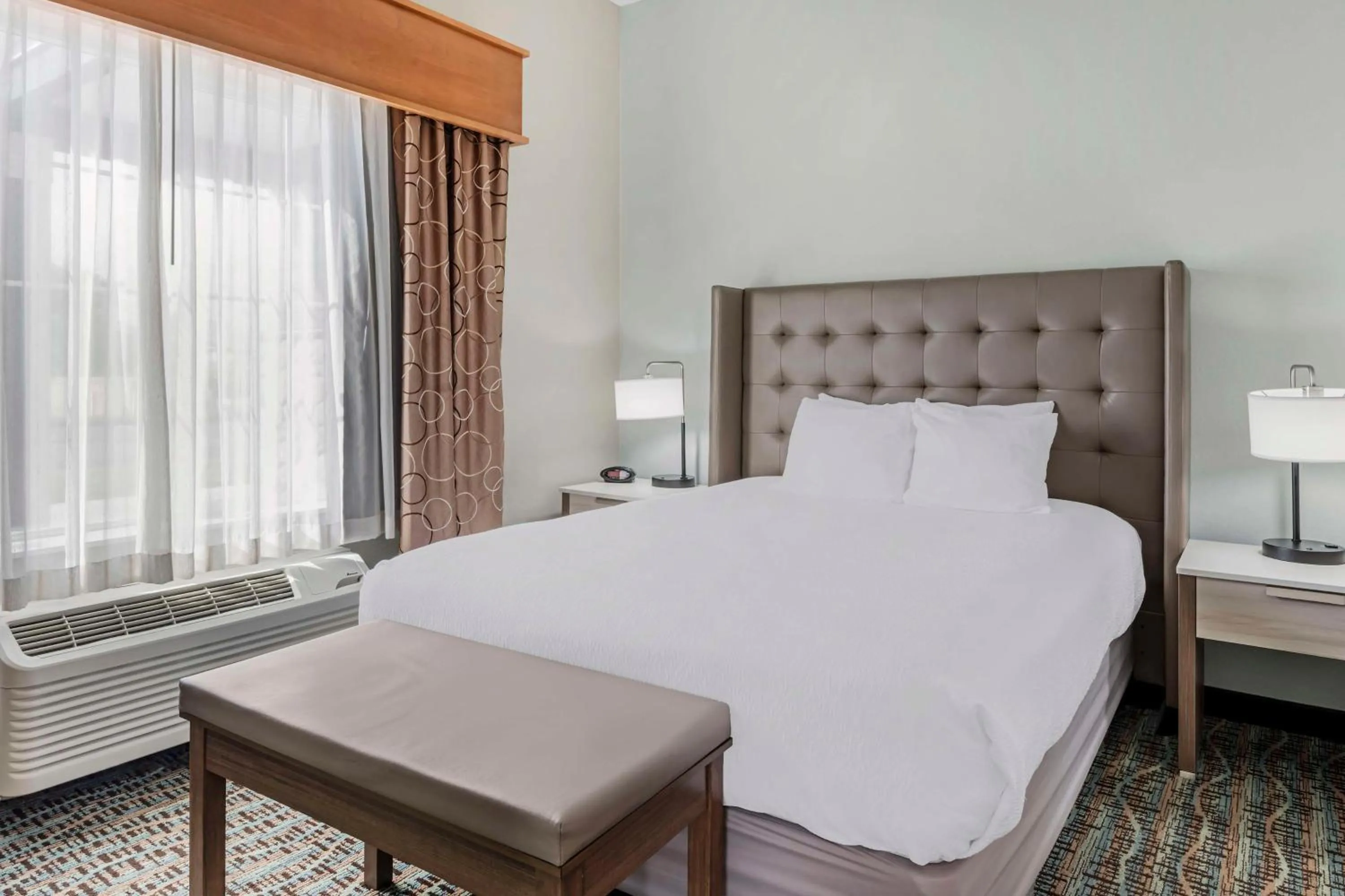 Bedroom, Bed in Best Western PLUS Peppertree Inn at Omak