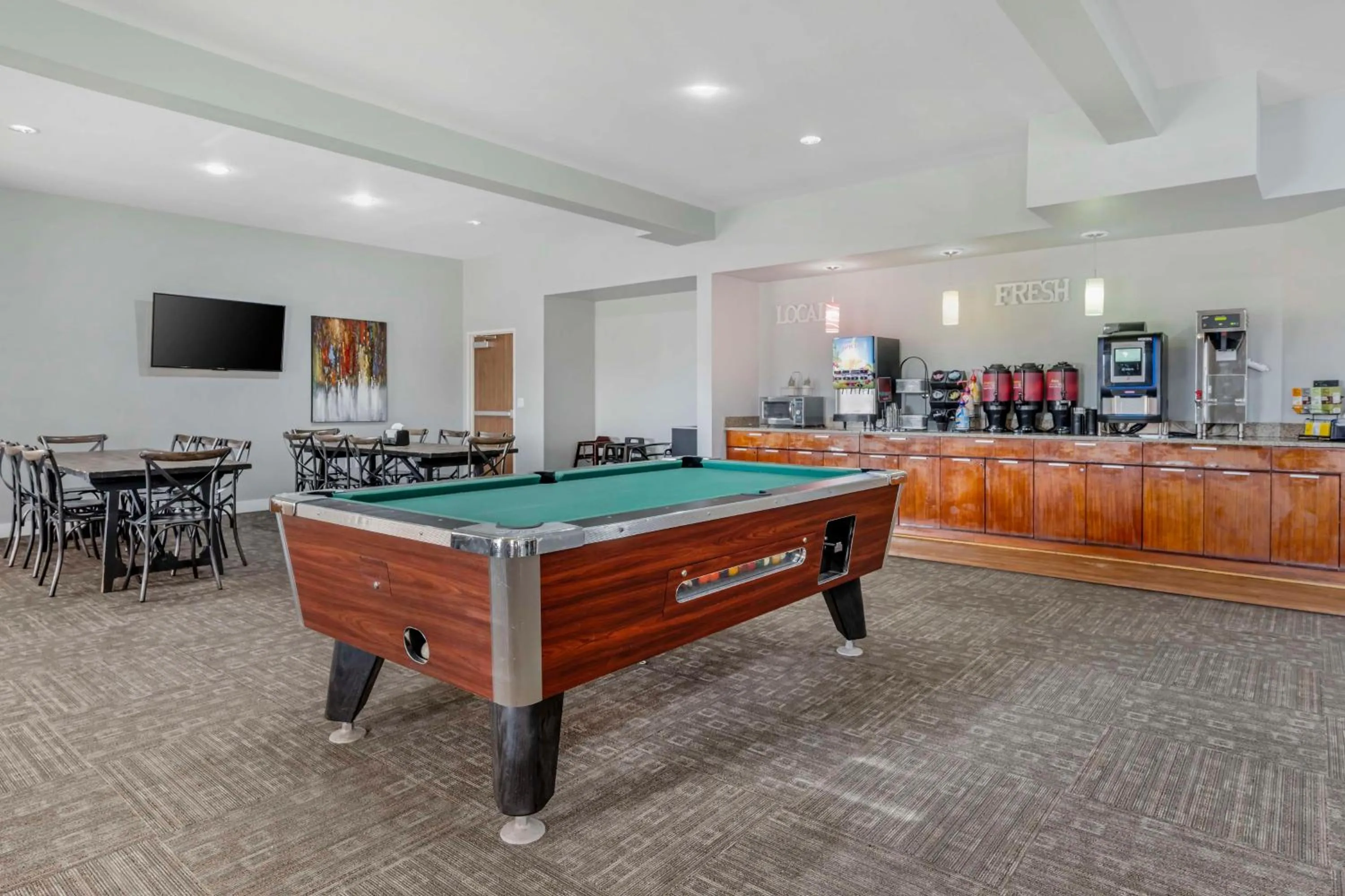 Property building in Best Western PLUS Peppertree Inn at Omak