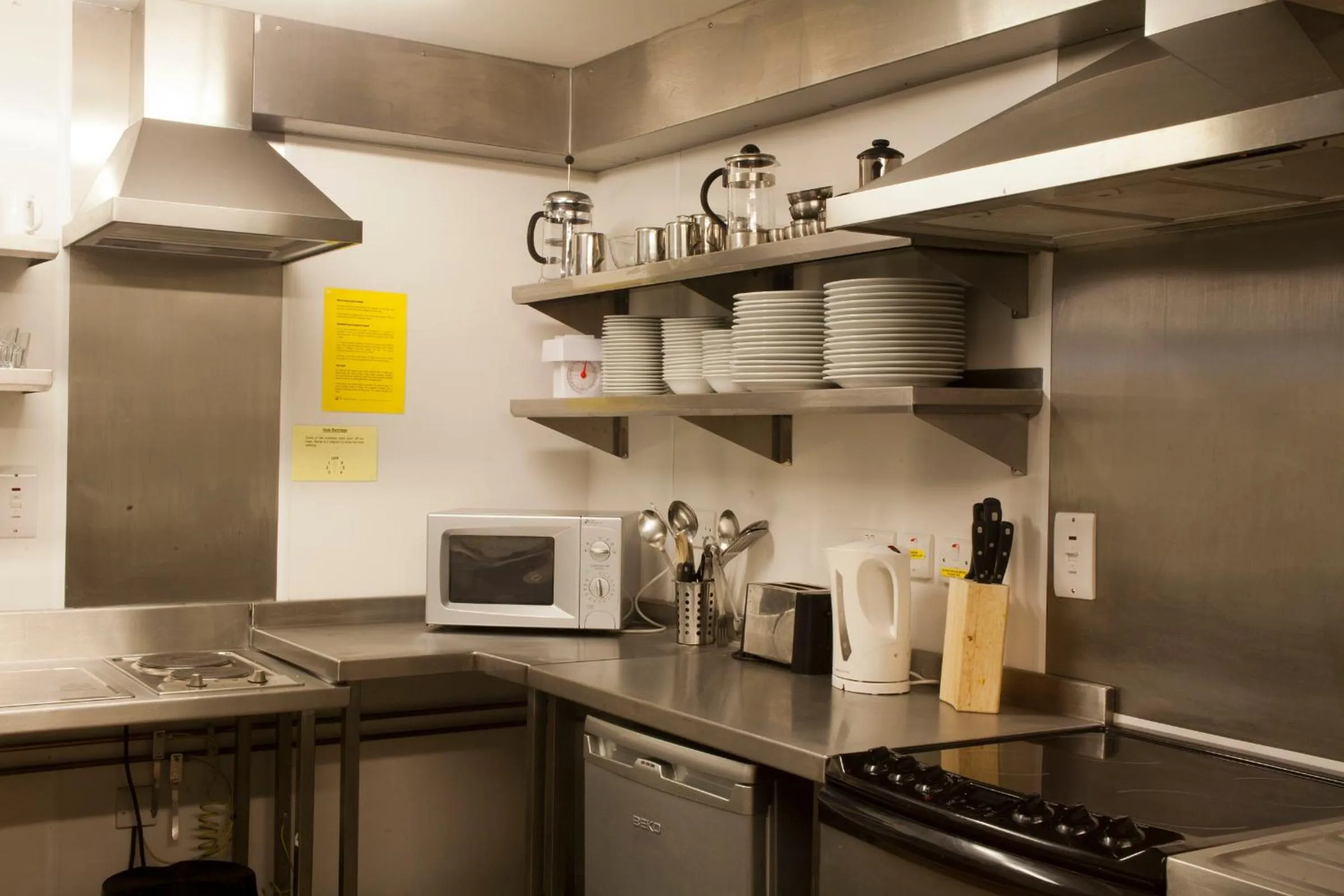 Communal kitchen in YHA Boscastle