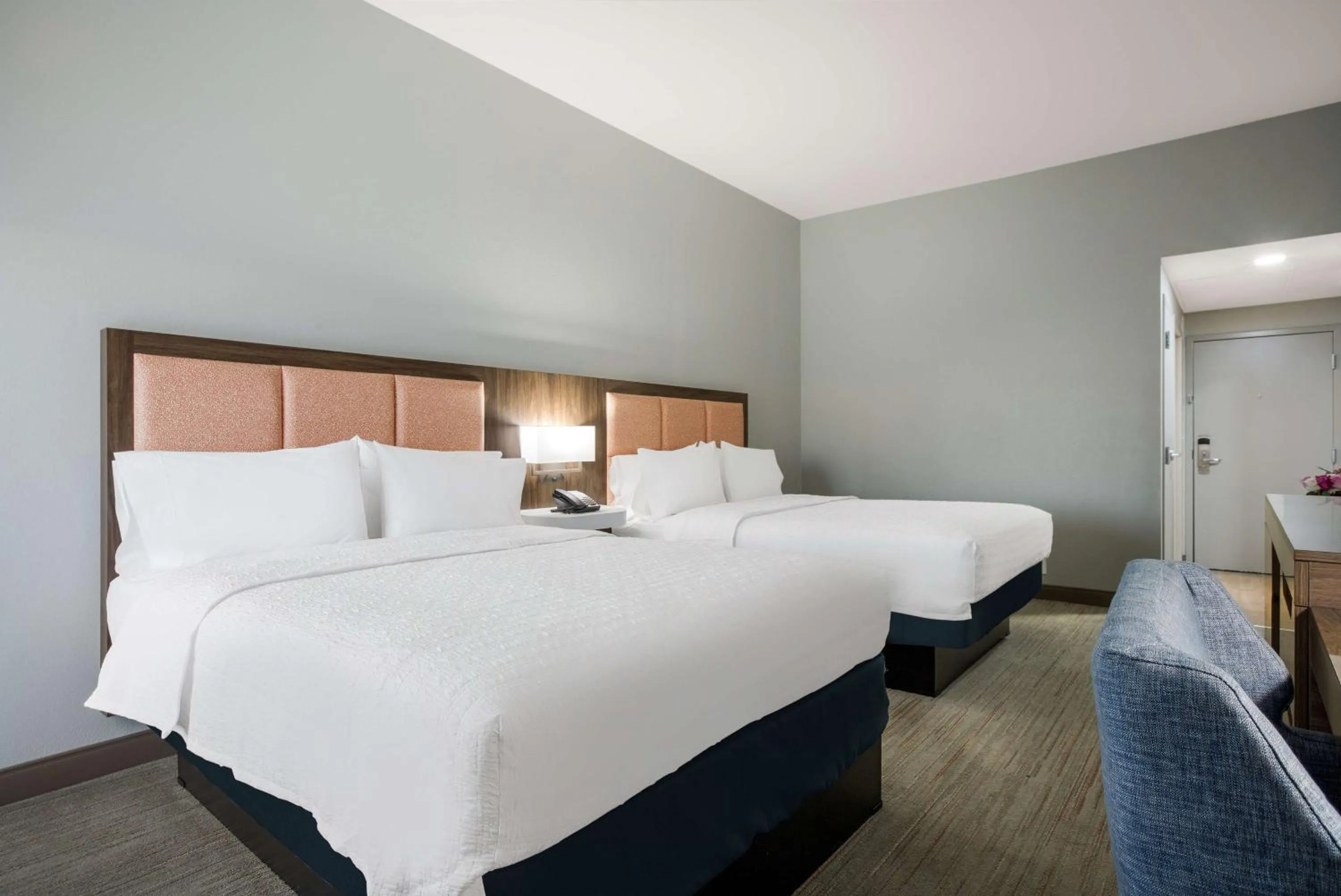 Bed in Hampton Inn Linden