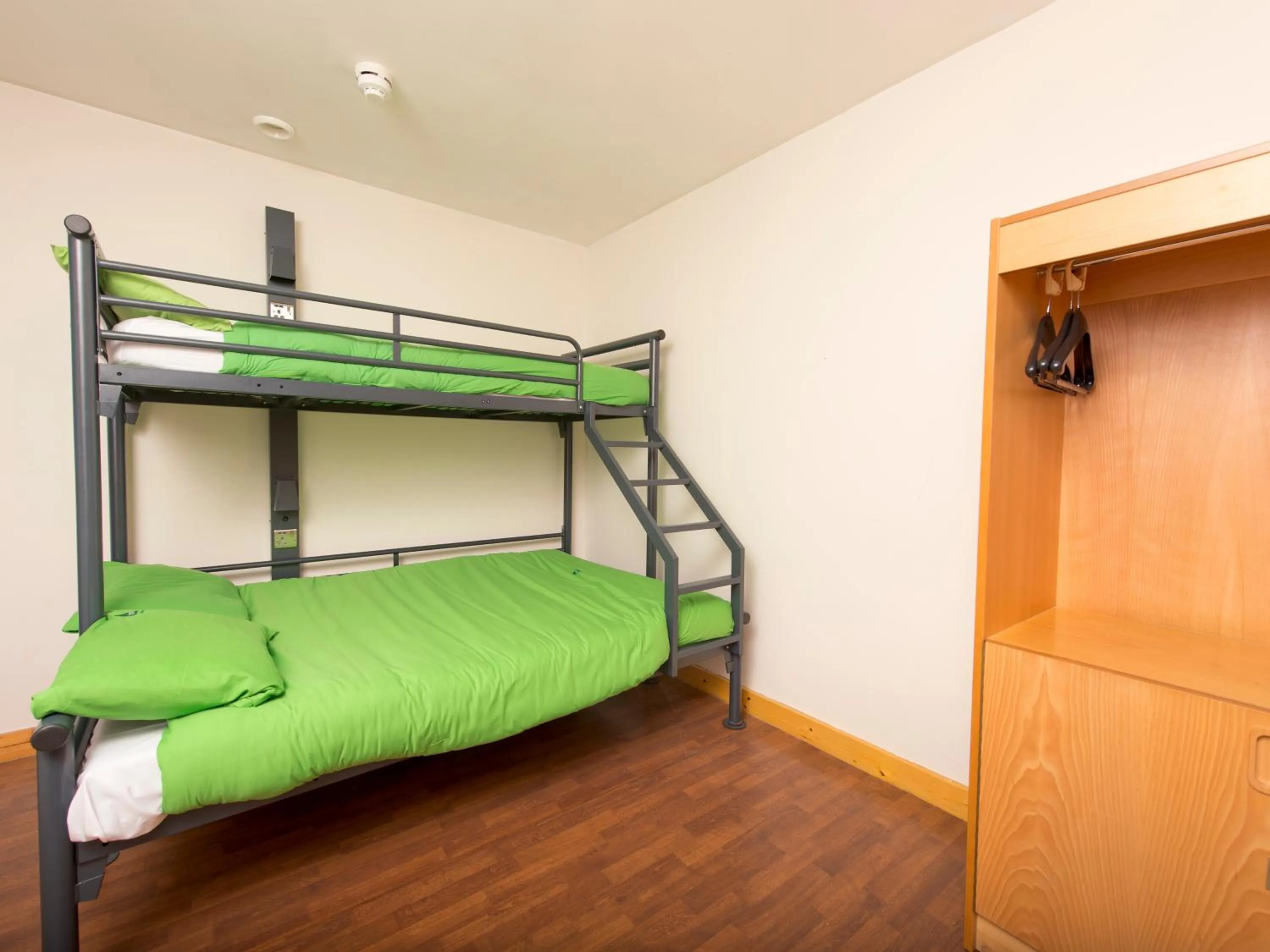 Bedroom, Bed in YHA London Lee Valley