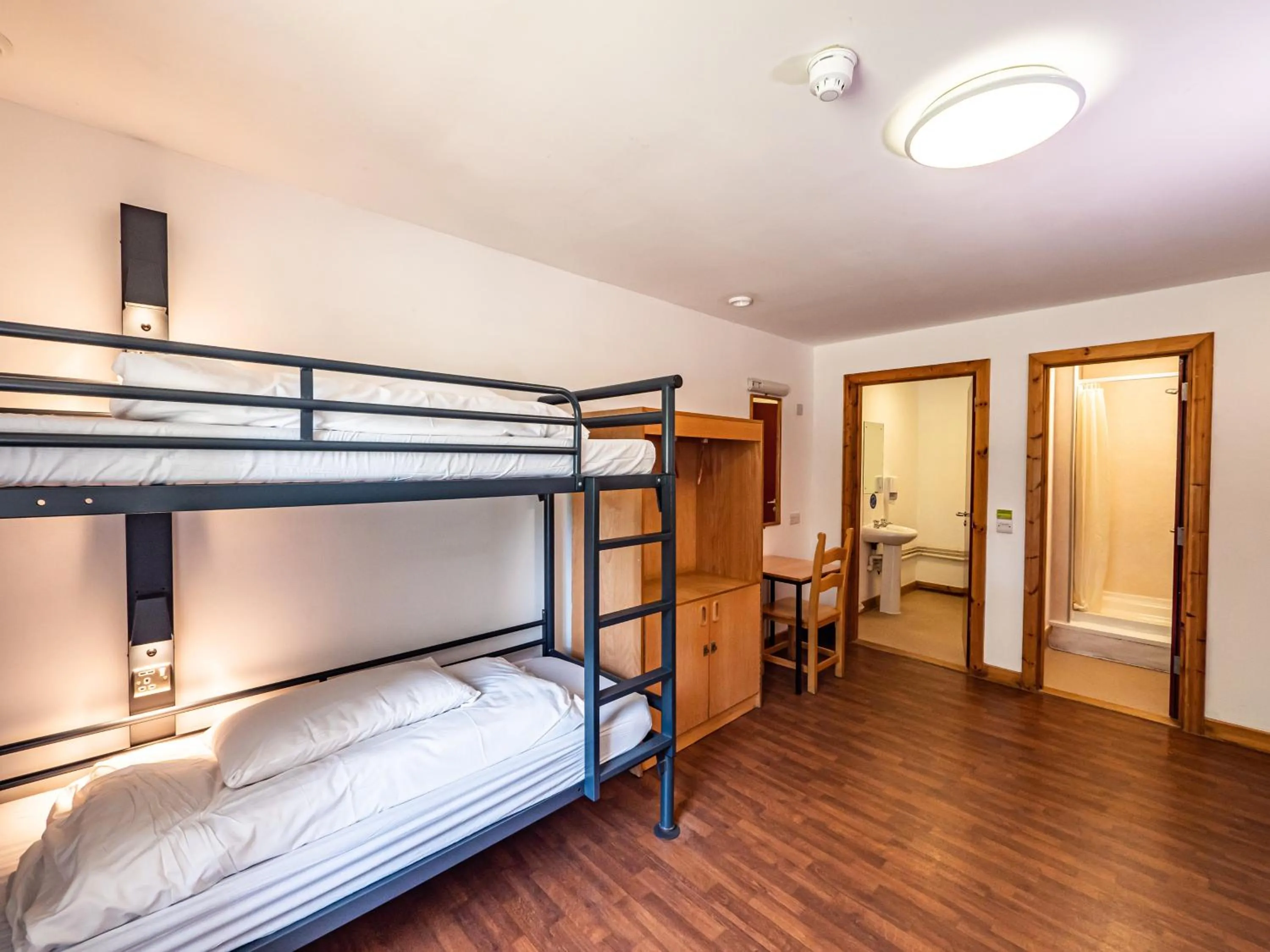 Bedroom, Bed in YHA London Lee Valley