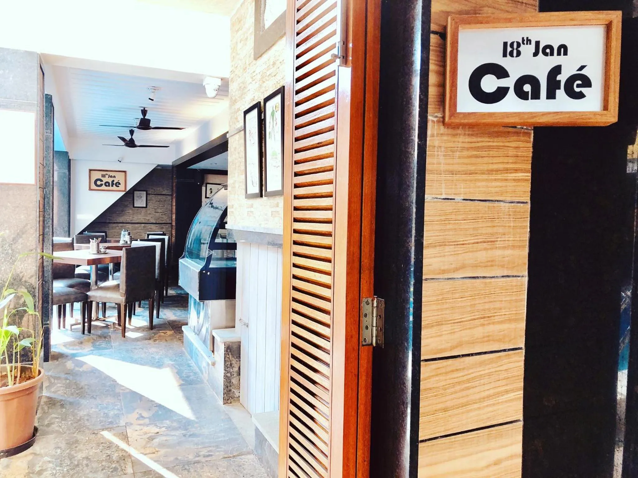 Restaurant/places to eat in Le Magnifique