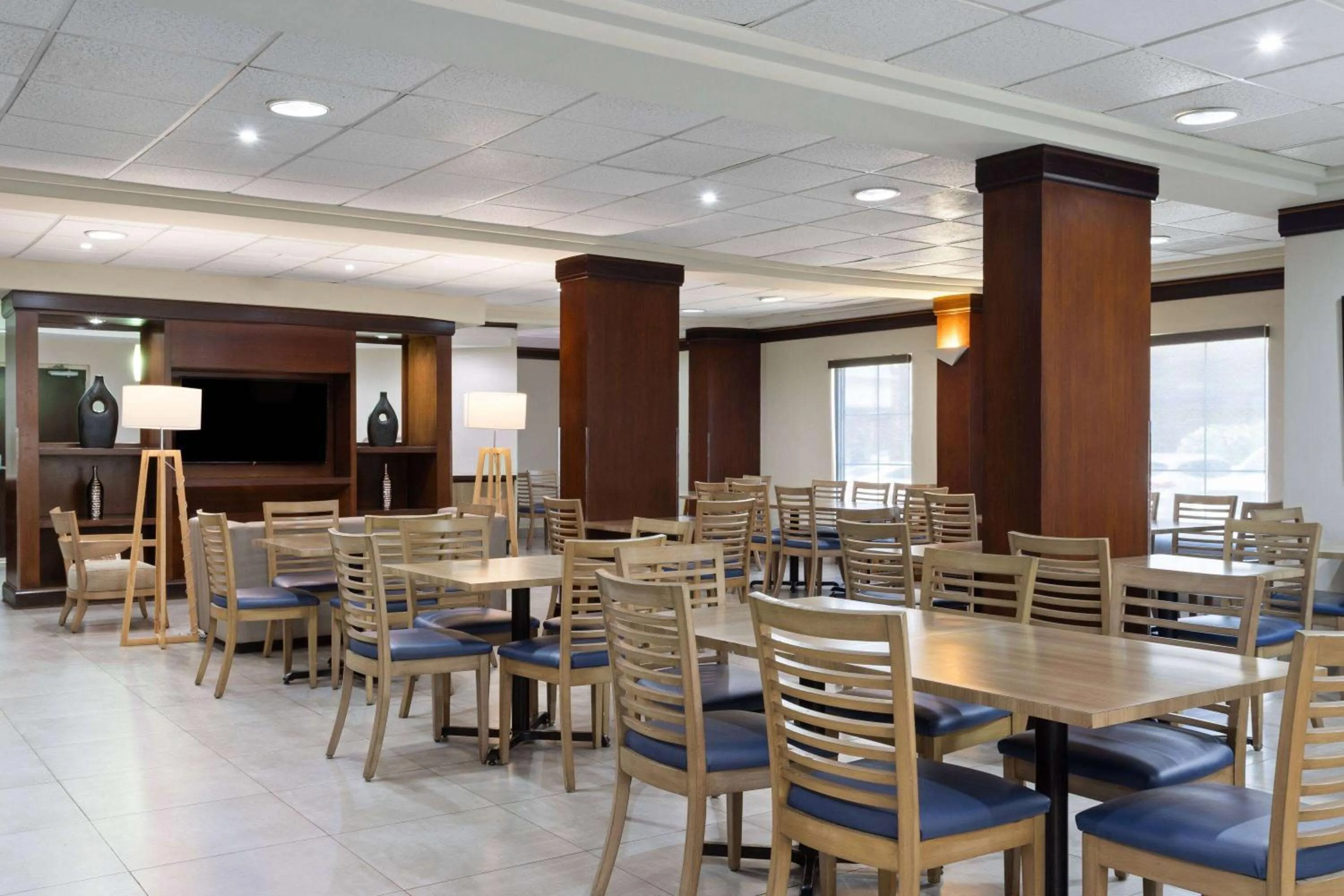 Lobby or reception in Wyndham Garden Monterrey Aeropuerto