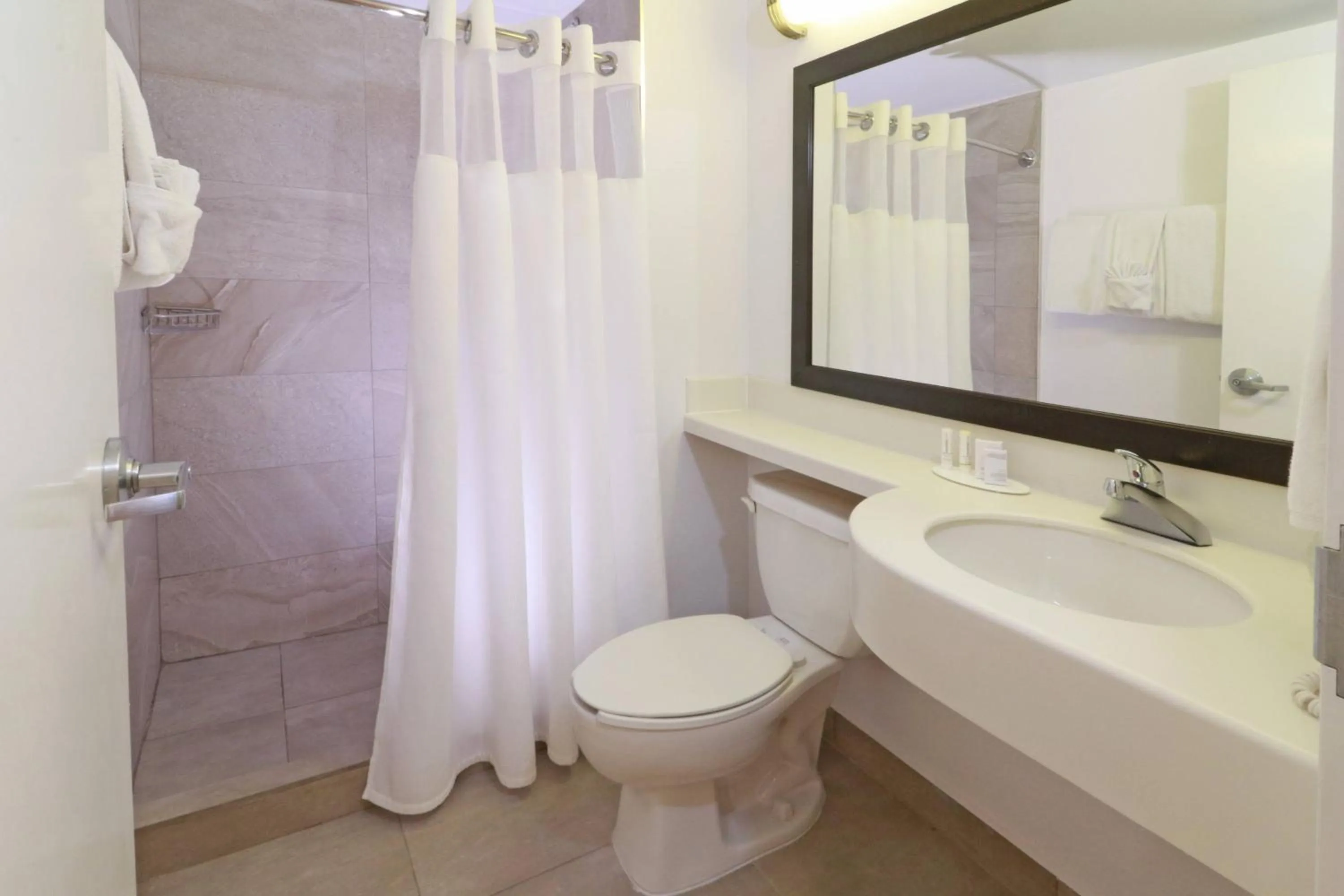 Shower in Wyndham Garden Monterrey Aeropuerto