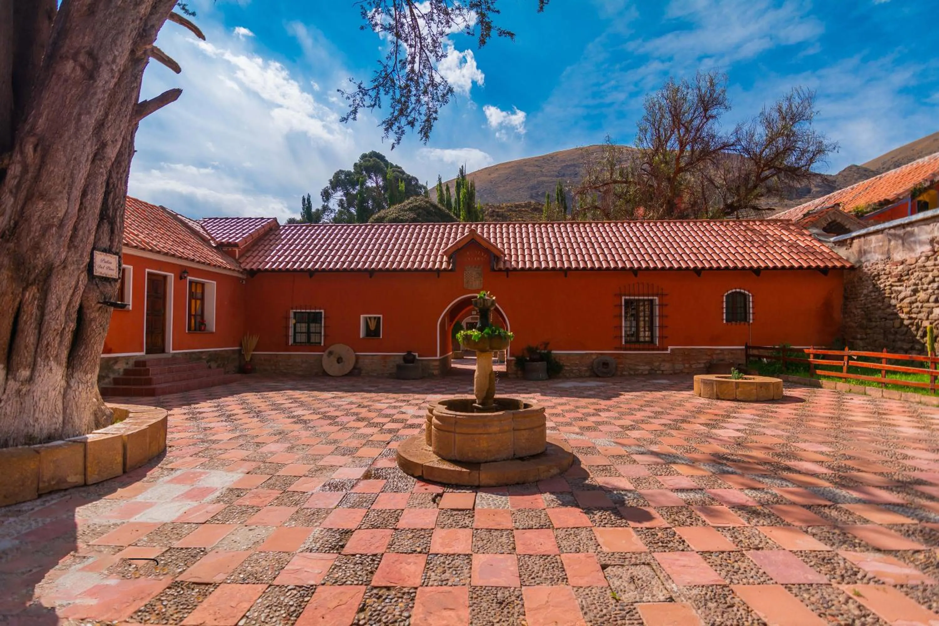 Patio in Hotel Museo Cayara