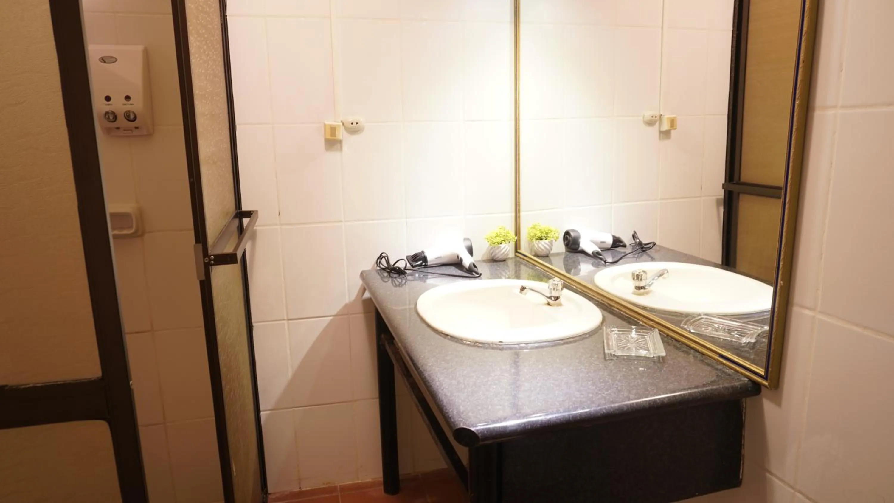 Bathroom in Hotel Museo Cayara