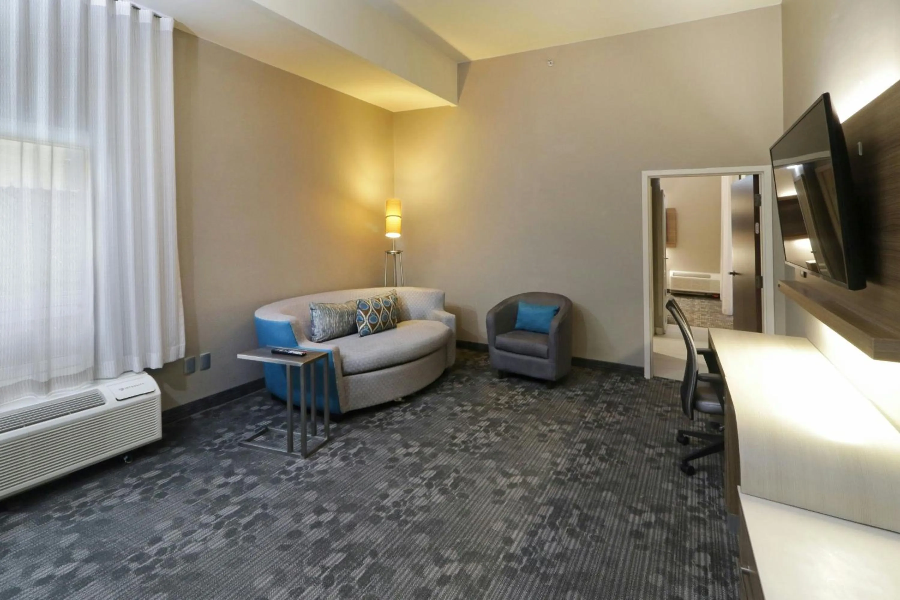 Photo of the whole room in Courtyard Monterrey Airport