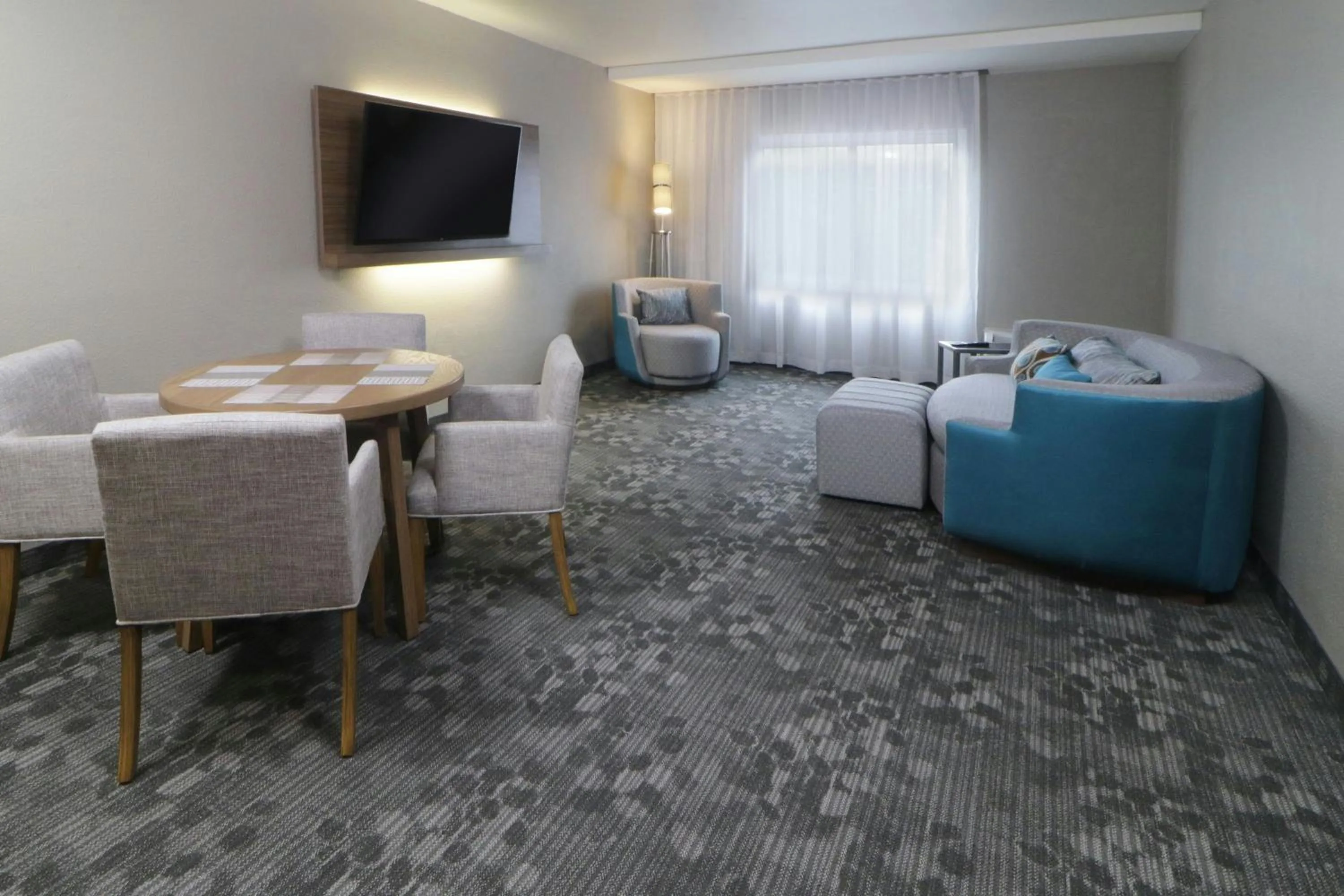 Photo of the whole room in Courtyard Monterrey Airport