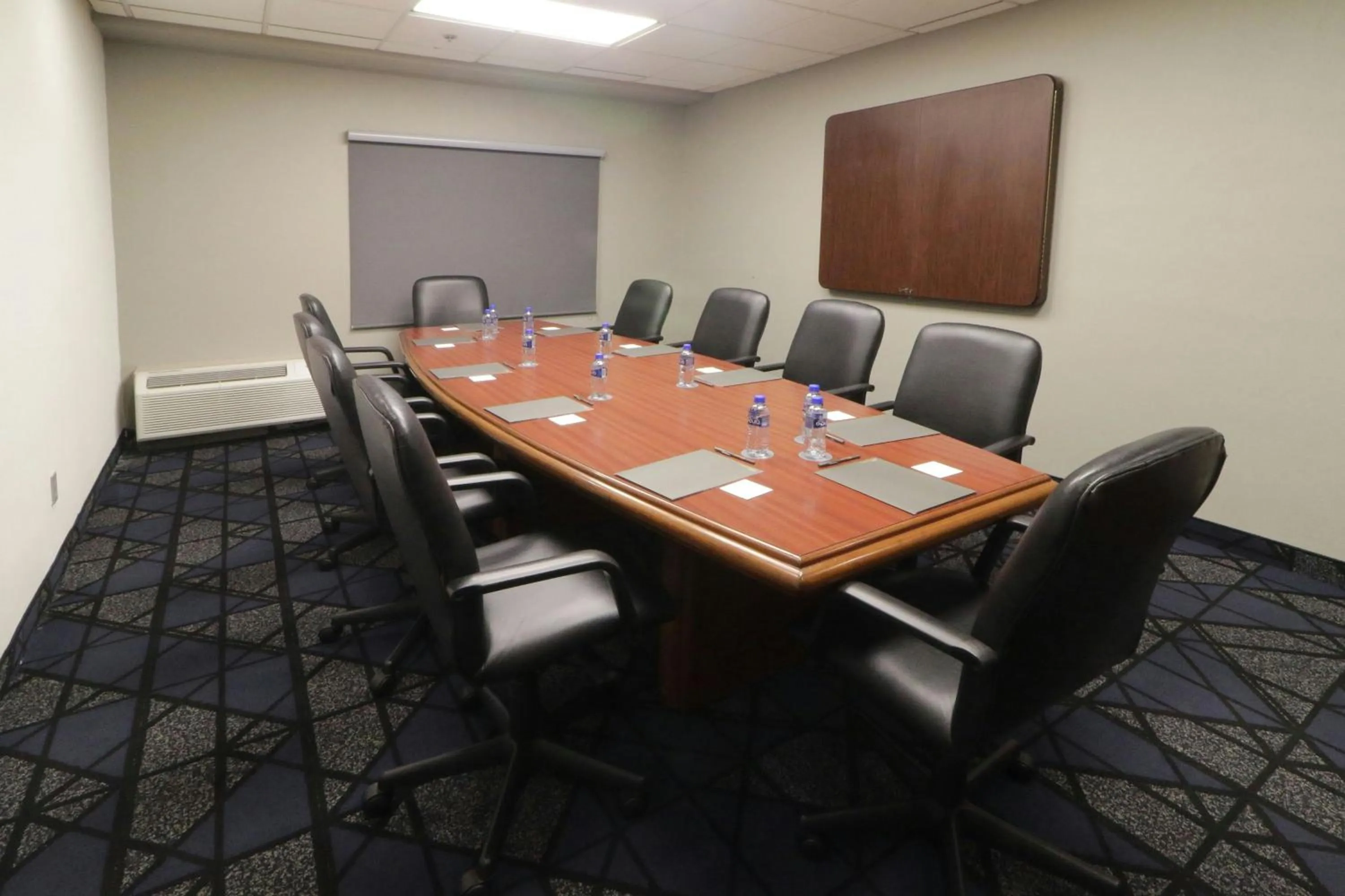 Lounge or bar in Courtyard Monterrey Airport