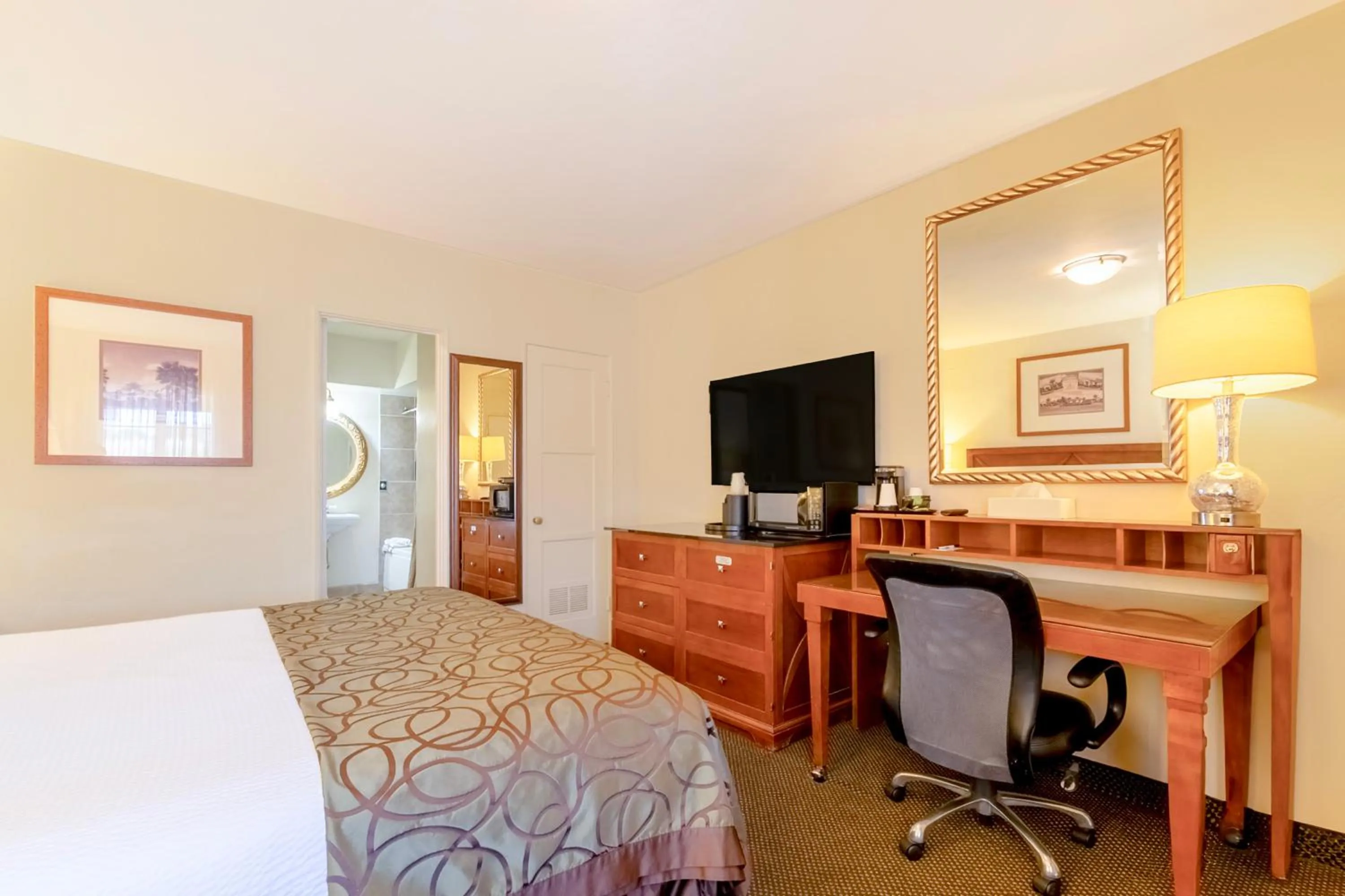 Bedroom, Bed in Historic Coronado Motor Hotel by OYO