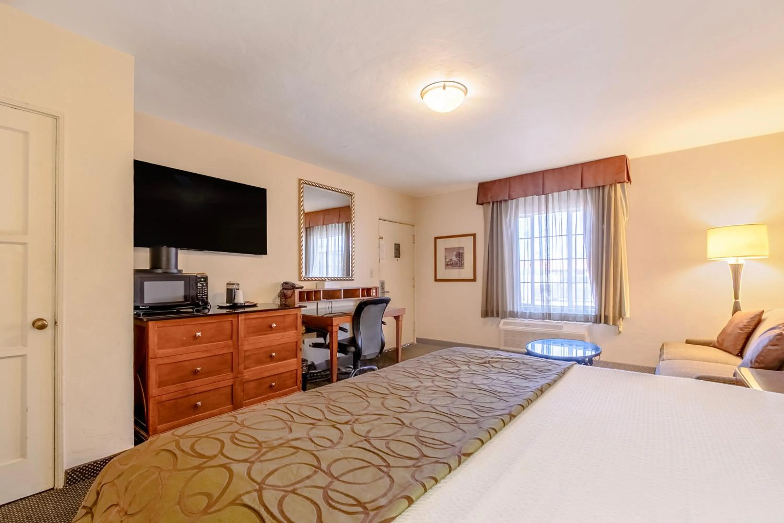 Bedroom, Bed in Historic Coronado Motor Hotel by OYO