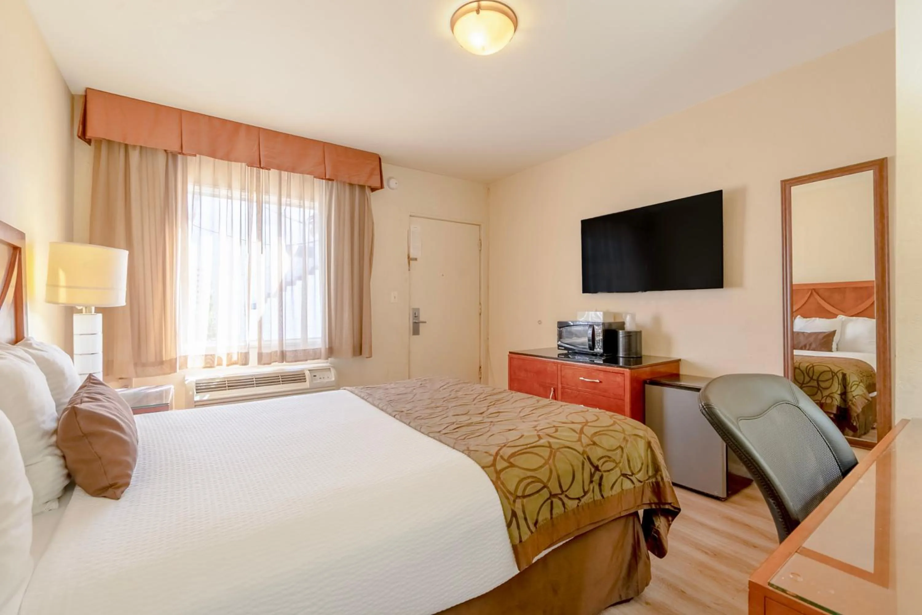 Bedroom, Bed in Historic Coronado Motor Hotel by OYO