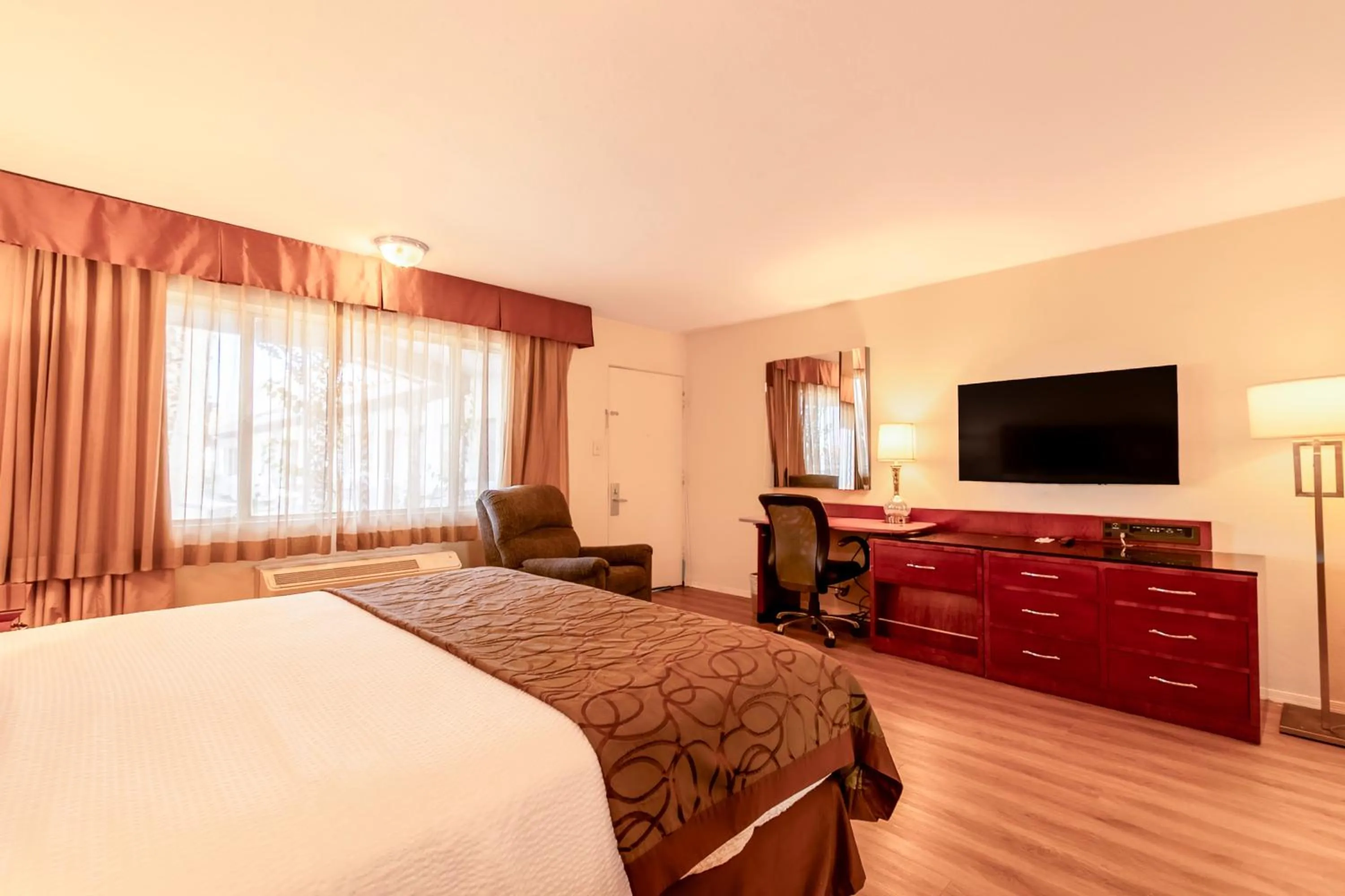 Bedroom, Bed in Historic Coronado Motor Hotel by OYO