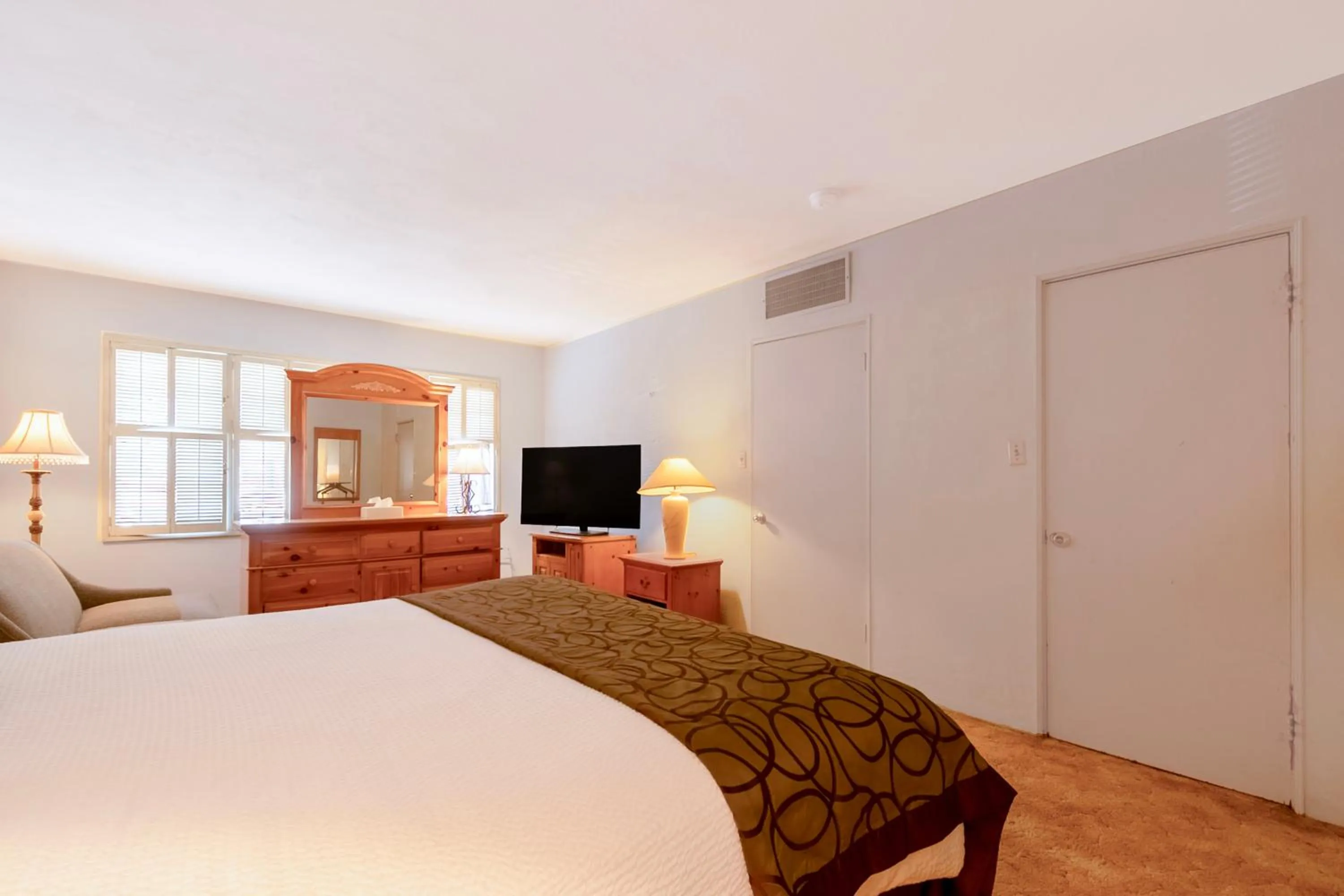 Bedroom, Bed in Historic Coronado Motor Hotel by OYO