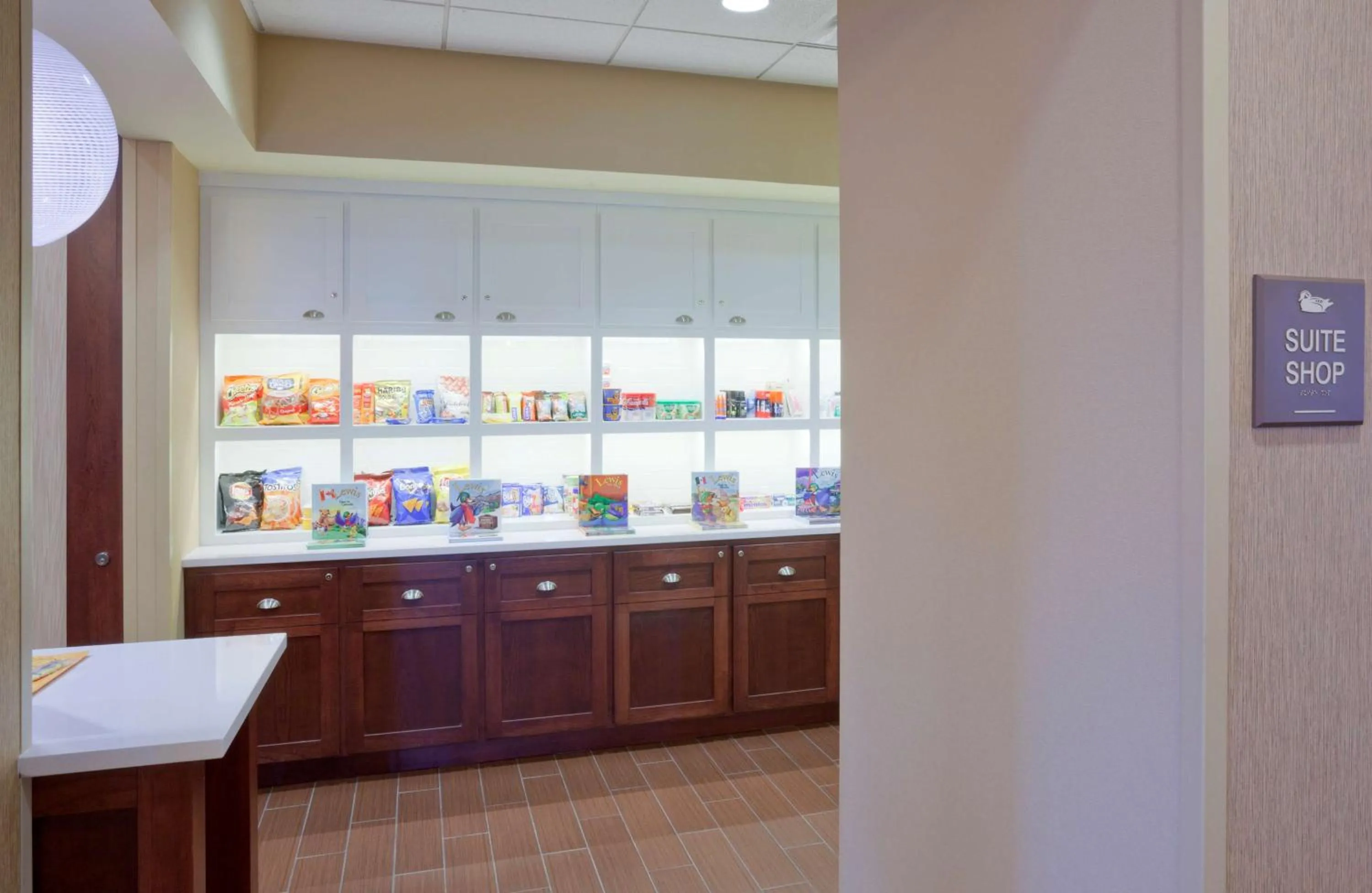 Restaurant/places to eat in Homewood Suites New Brighton