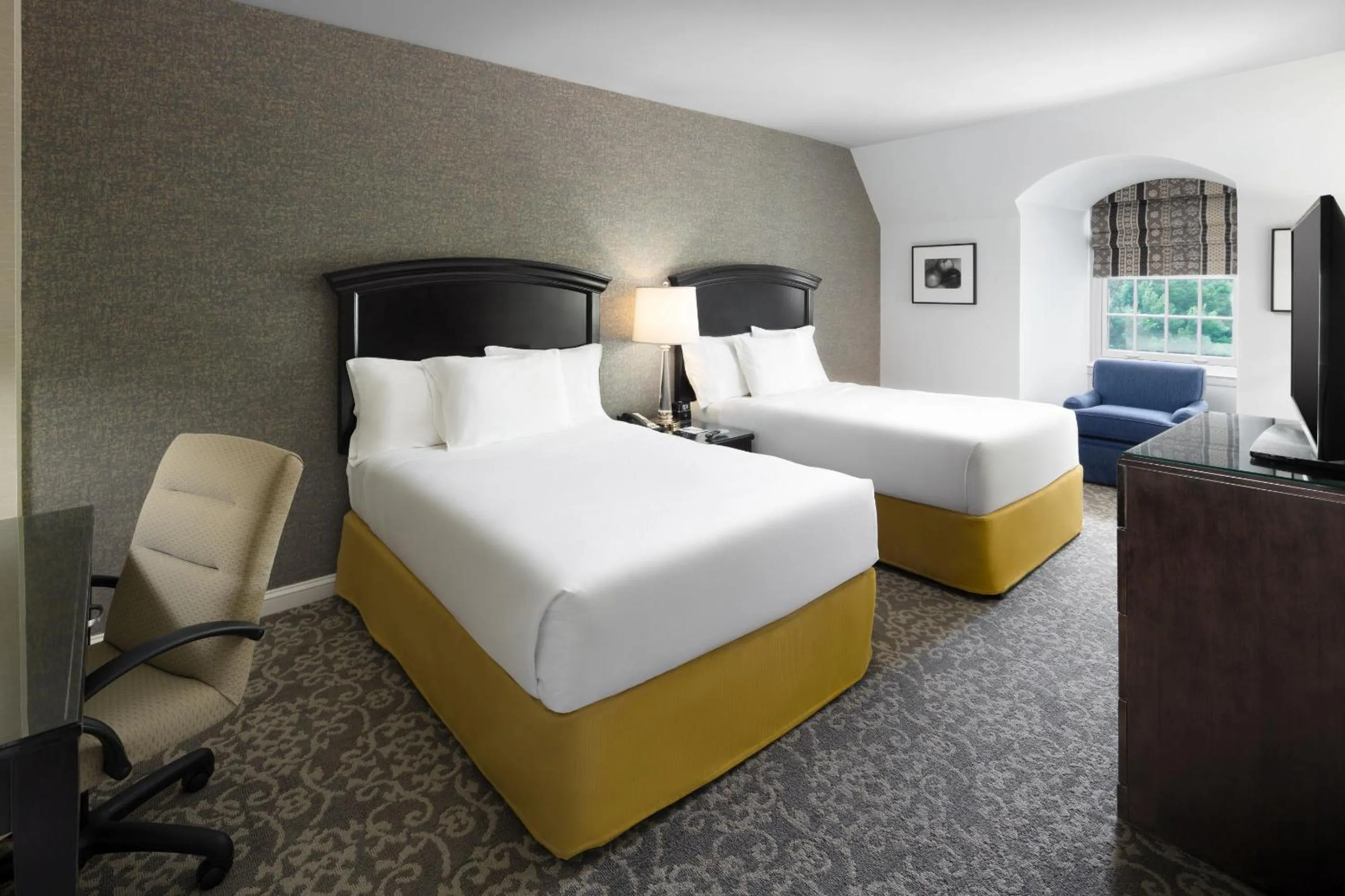 Bedroom, Bed in Andover Inn