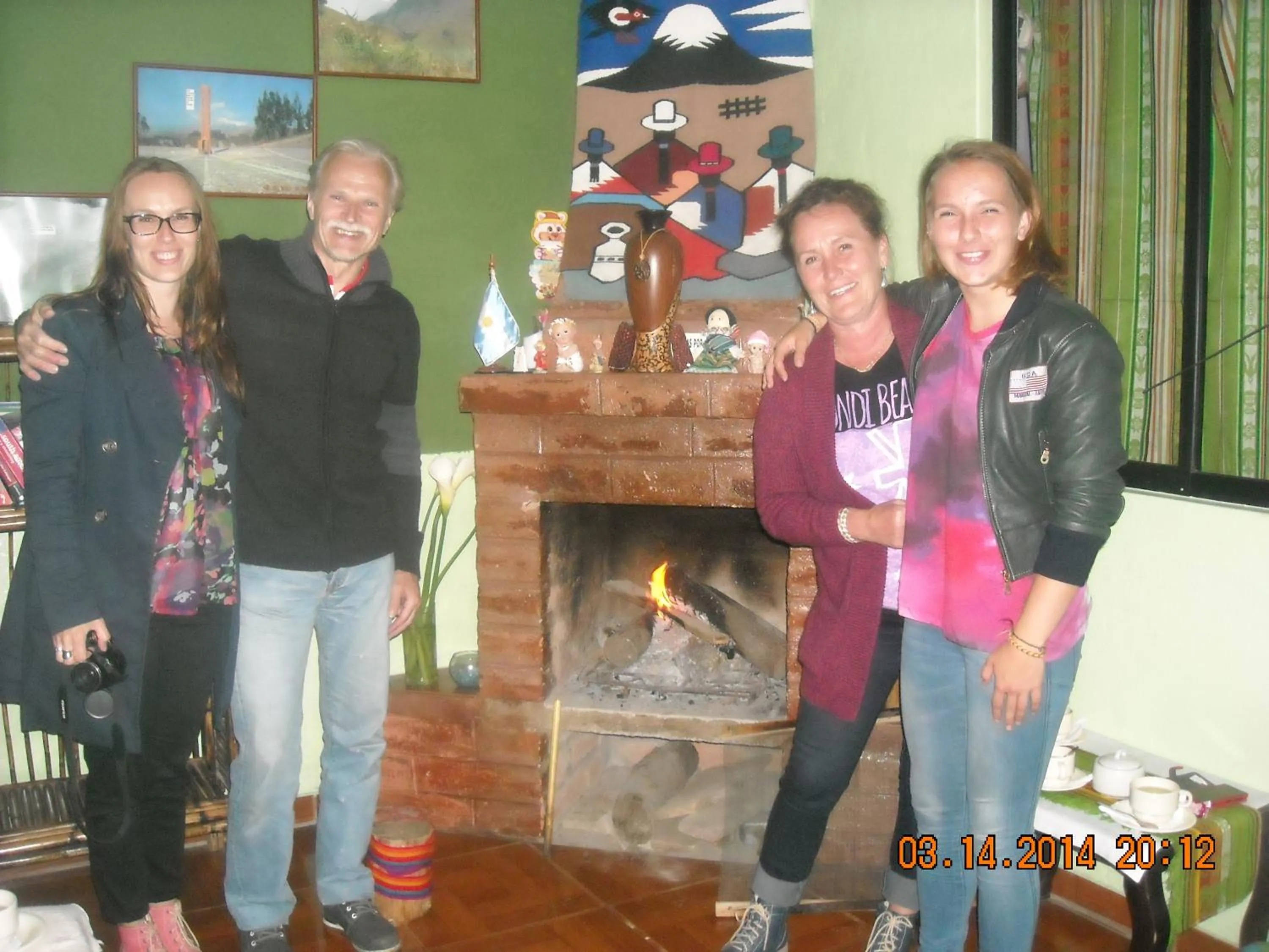 Communal lounge/ TV room in Green House Araque Inn