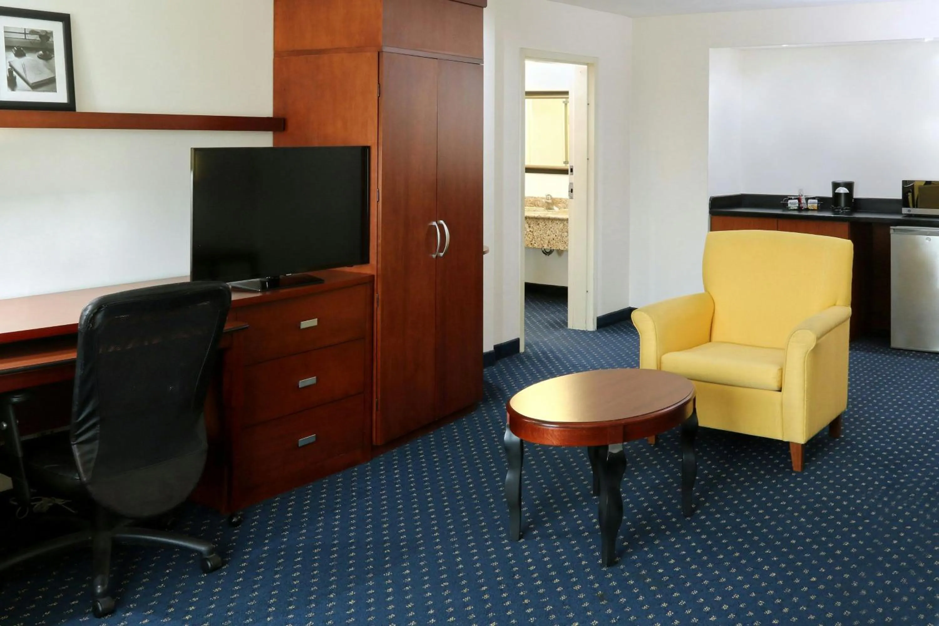 Photo of the whole room in Courtyard Monterrey San Jeronimo