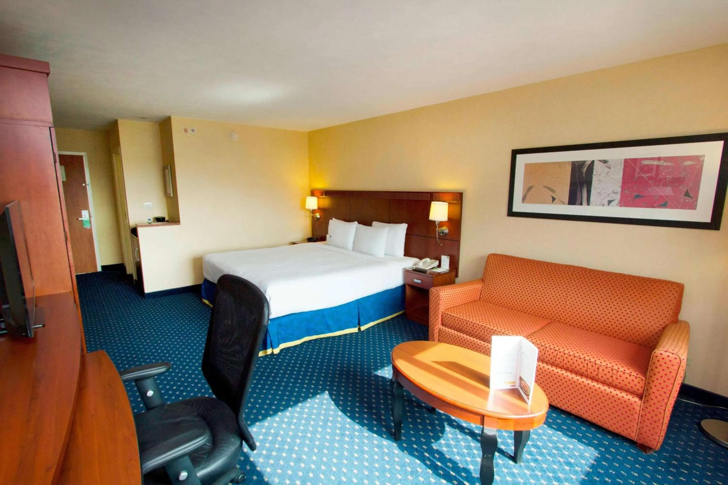 Photo of the whole room, Bed in Courtyard Monterrey San Jeronimo