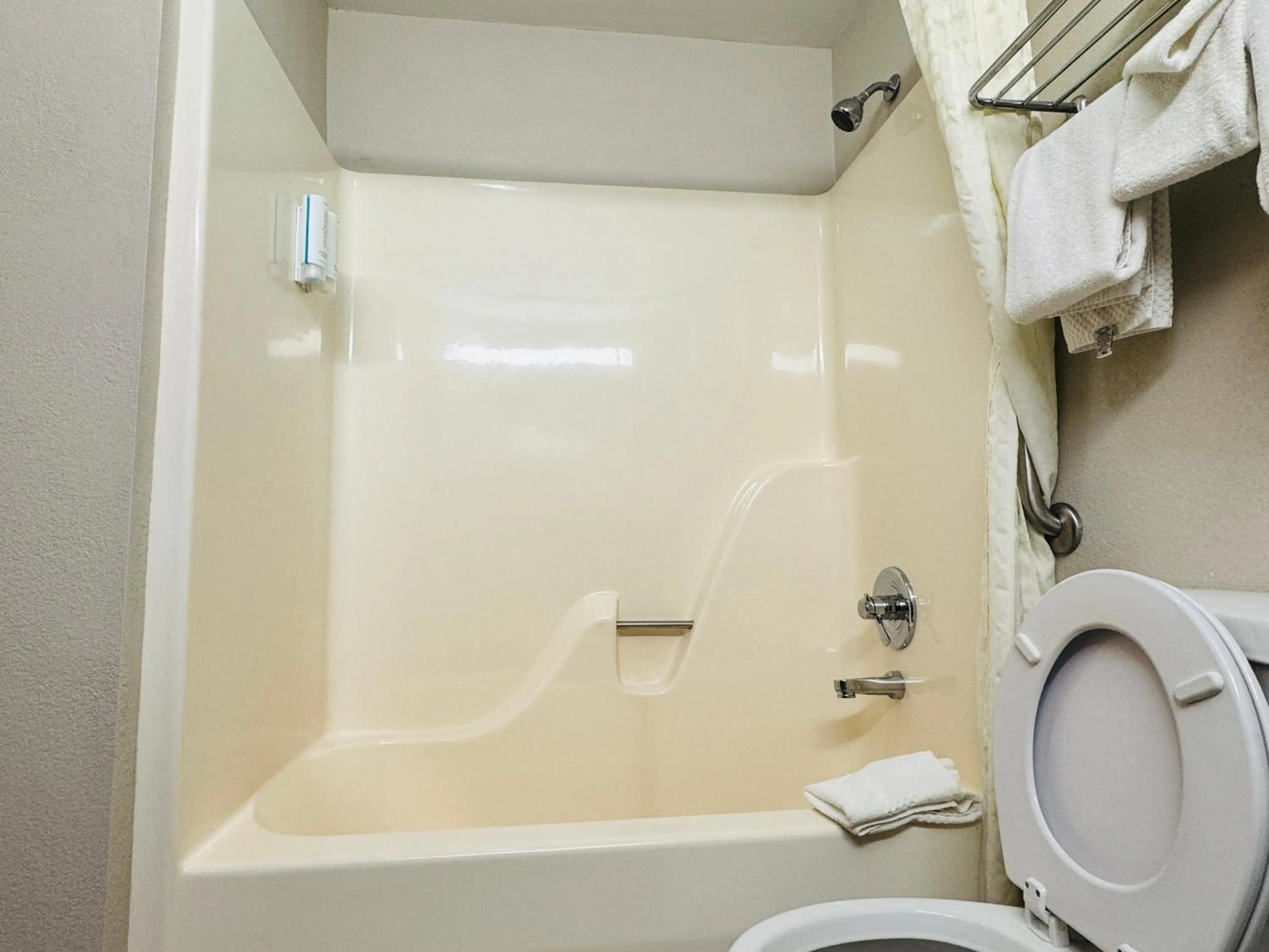 Econo Lodge Inn & Suites Monroe