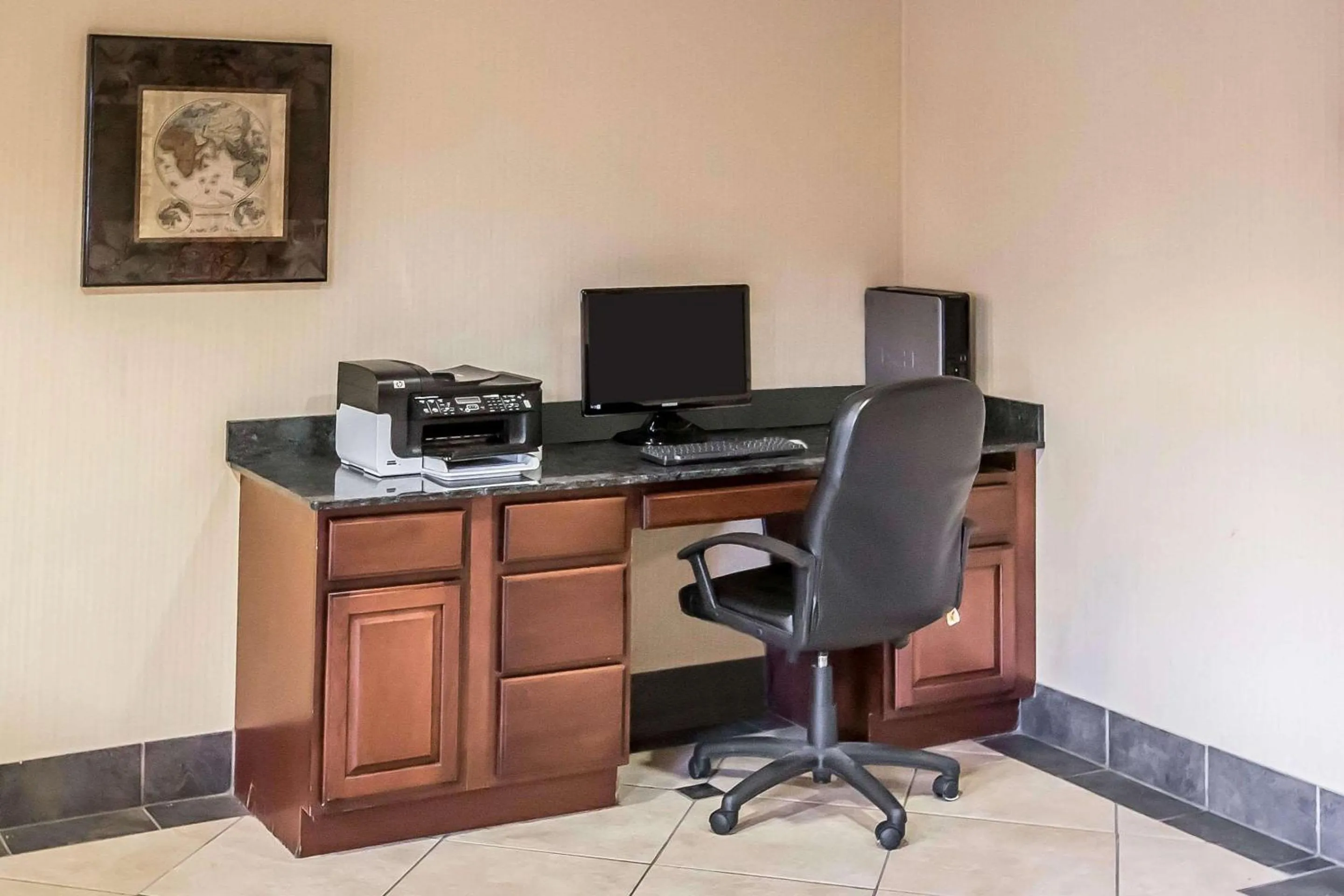 Business facilities in Econo Lodge Inn & Suites Monroe